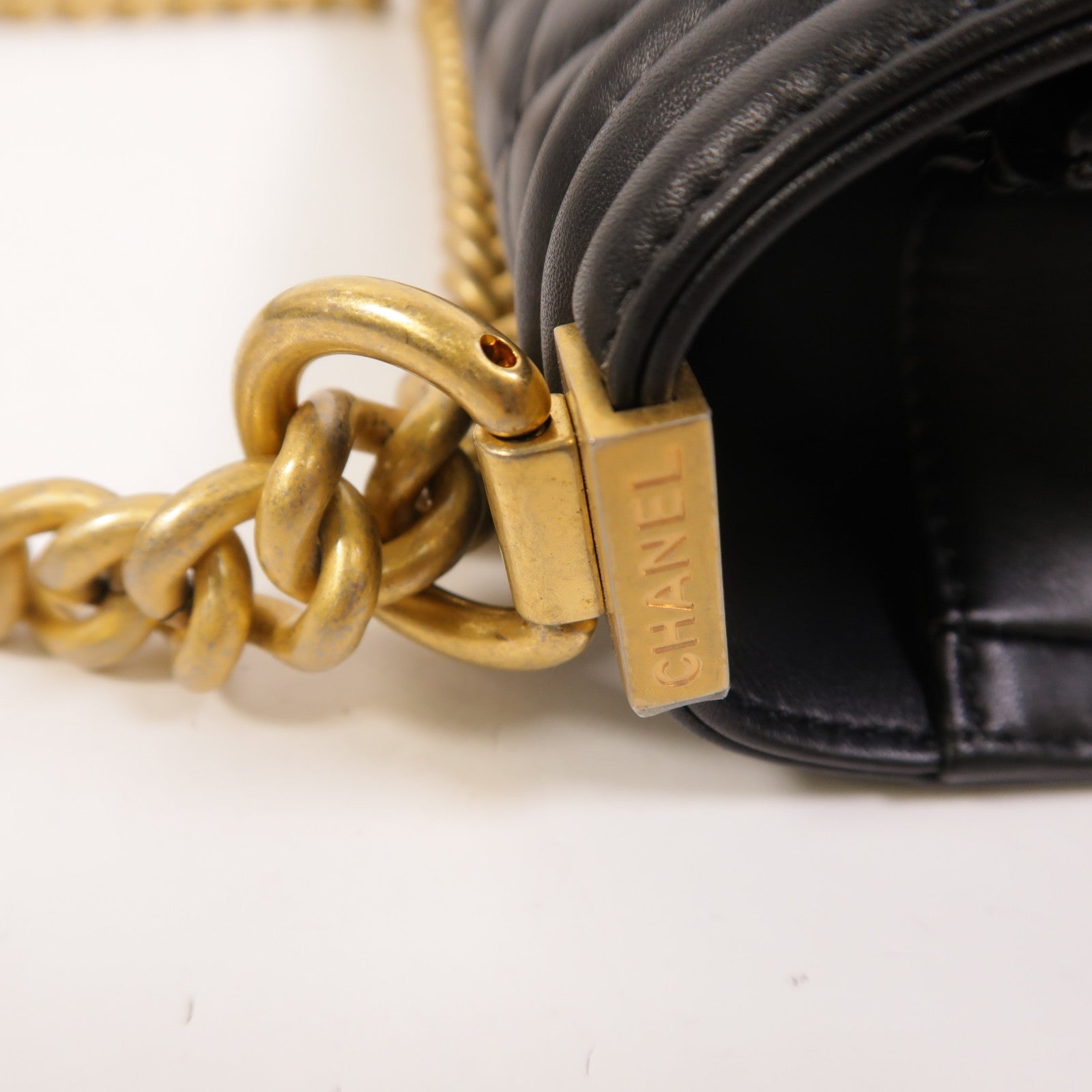 CHANEL 羊皮皮革Boy 25金扣鏈帶肩背袋