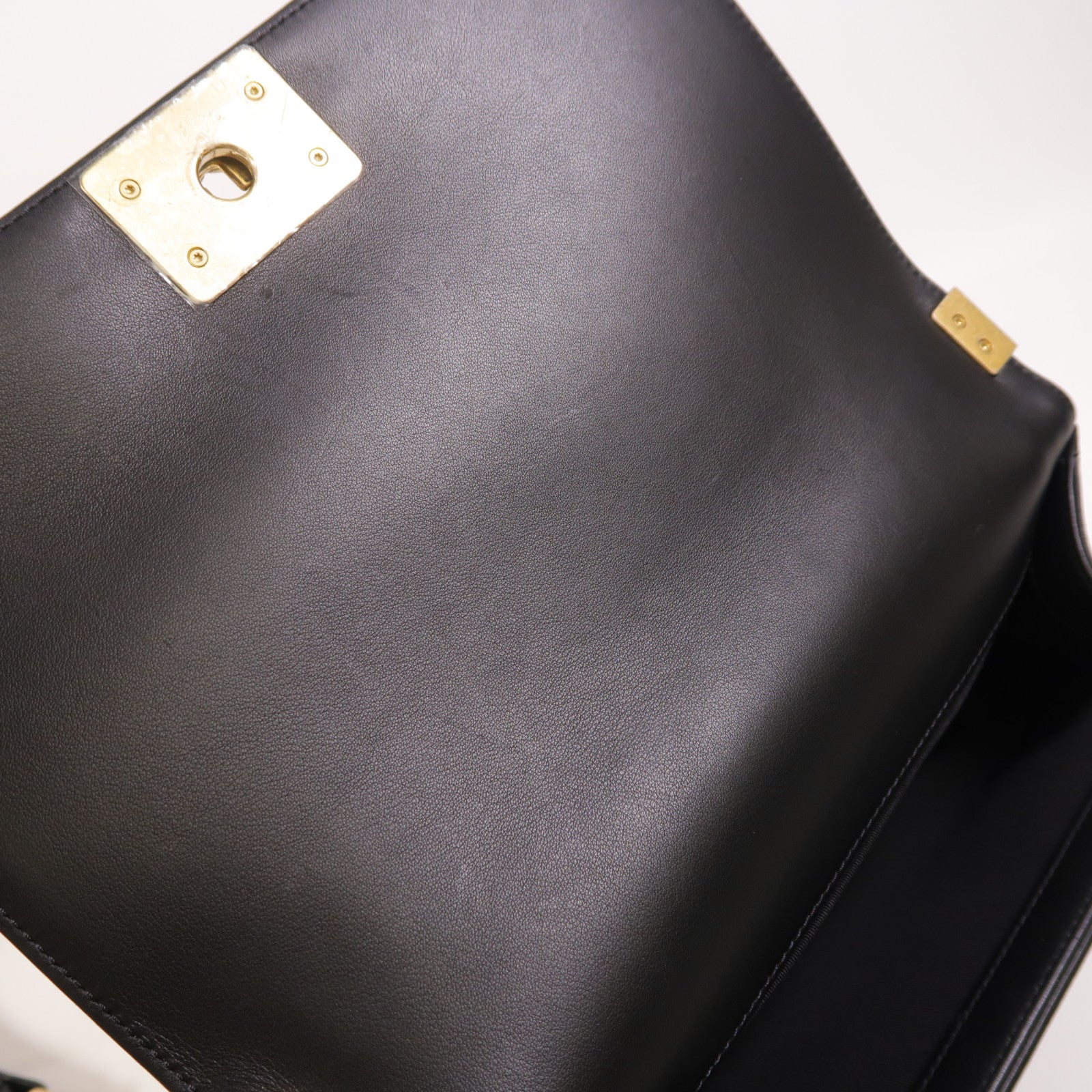 CHANEL 羊皮皮革Boy 25金扣鏈帶肩背袋