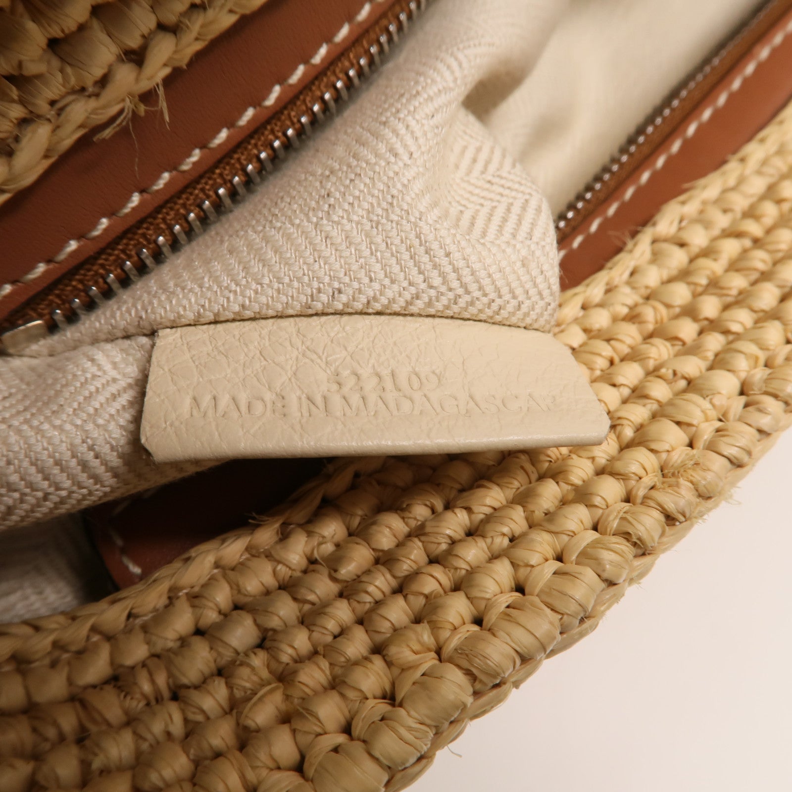 LOEWE Raffia/牛皮皮革Paula's Ibiza Ruffle Pochette肩背袋