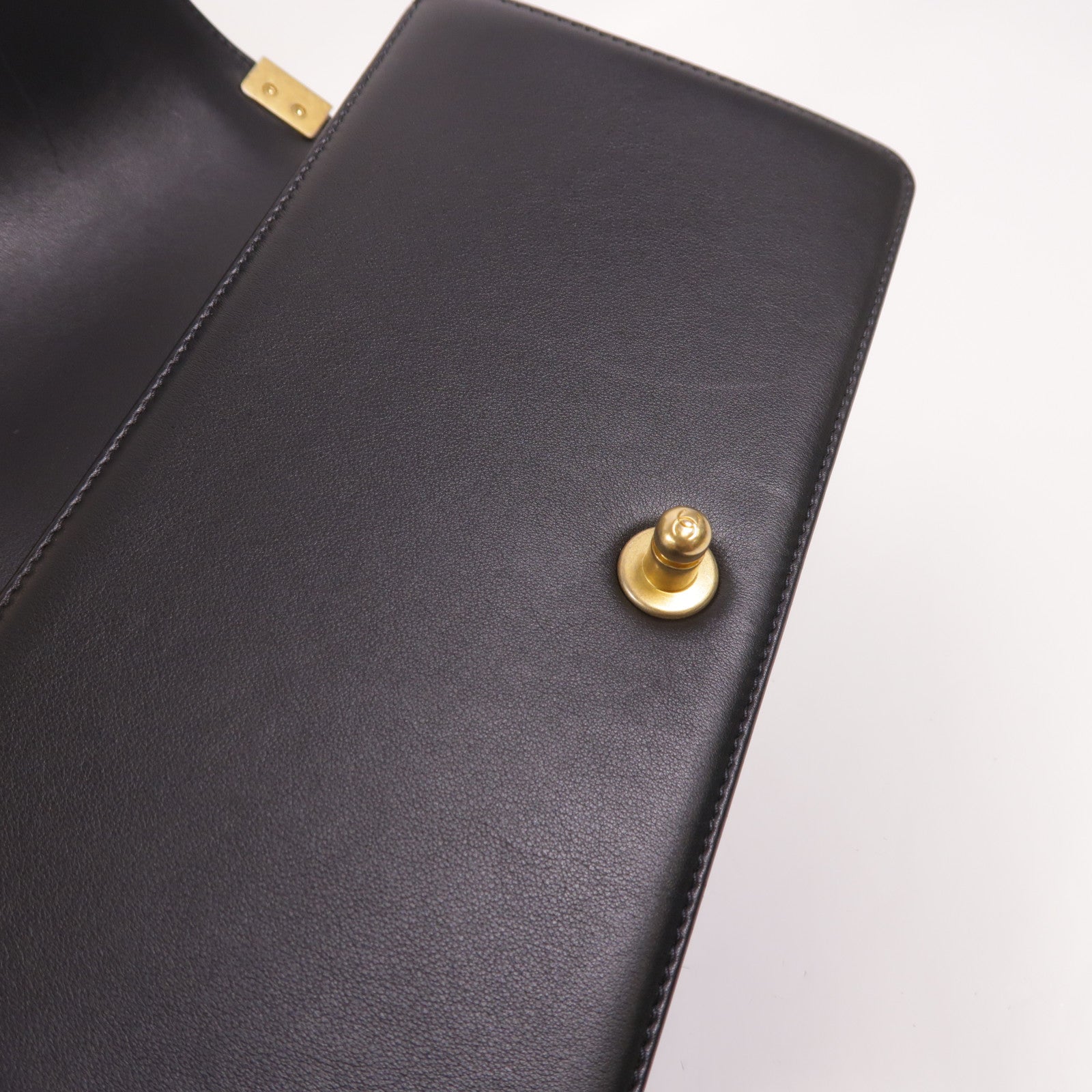 CHANEL 羊皮皮革Boy 25金扣鏈帶肩背袋