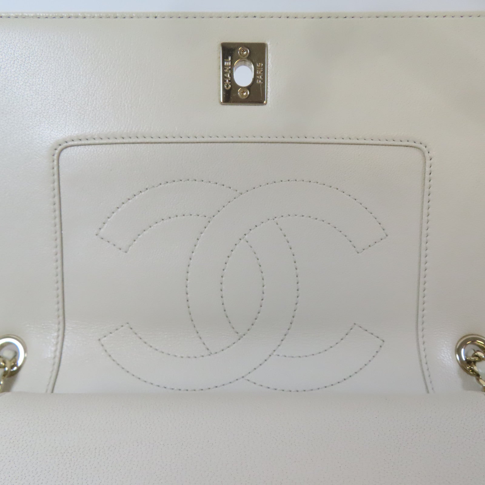 CHANEL 羊皮皮革Chain Shoulder金扣肩背袋米色