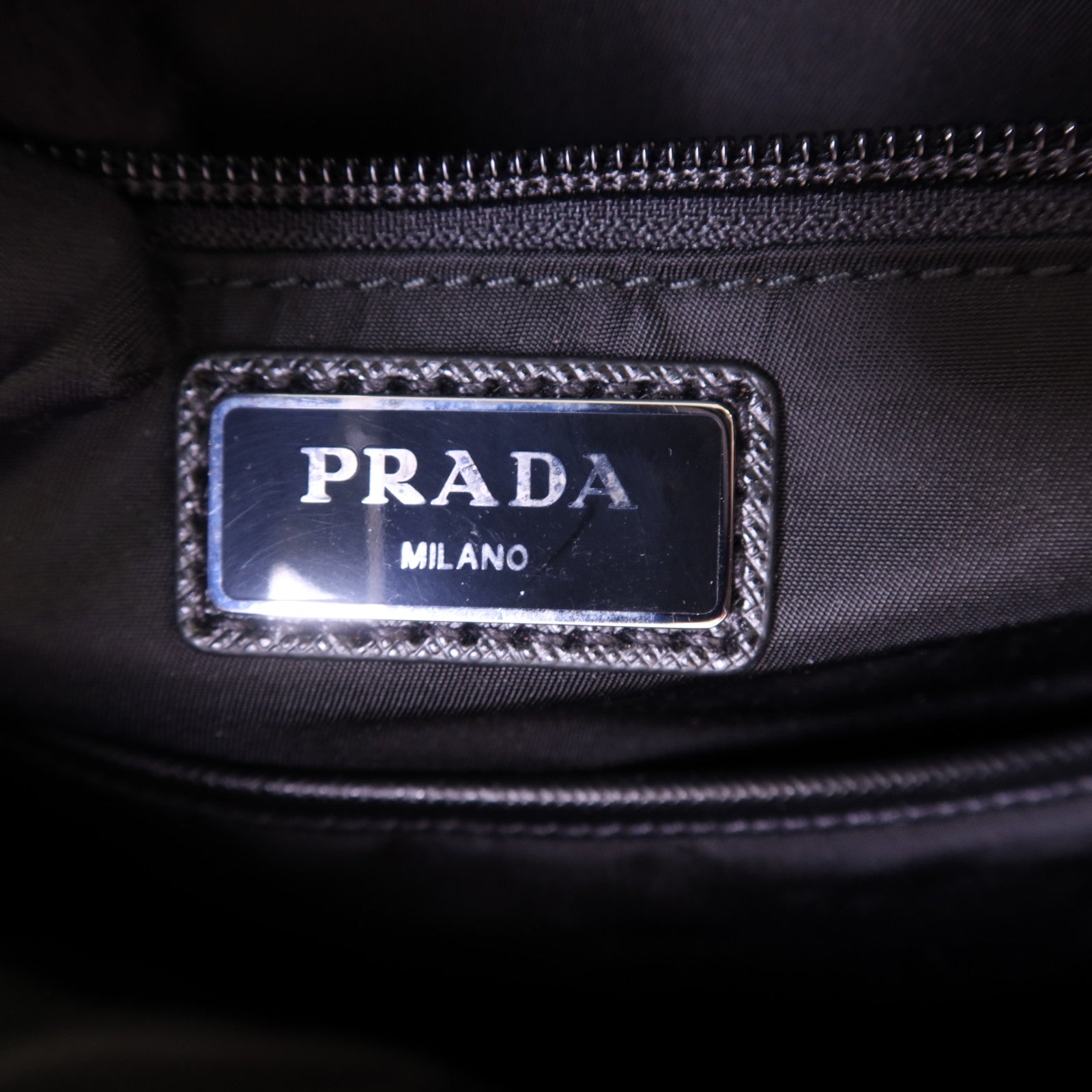 PRADA 尼龍Backpack銀扣背包