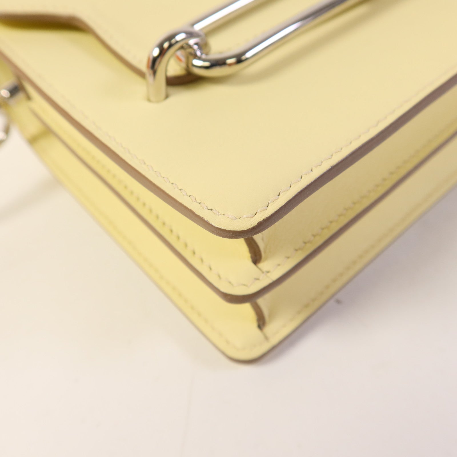 HERMES Swift皮革Roulis Mini銀扣肩背袋Jaune Milton