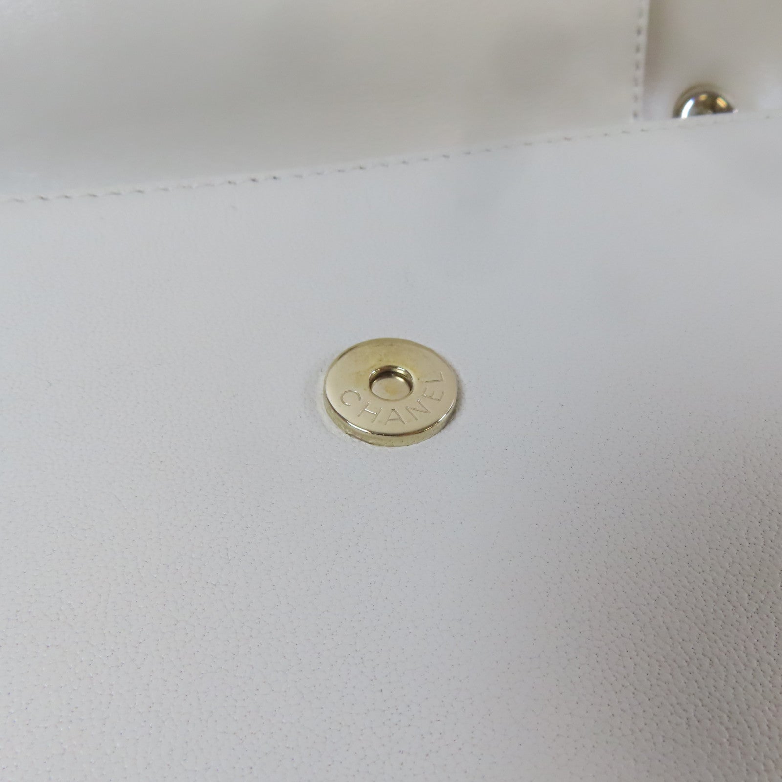 CHANEL 羊皮皮革Chain Shoulder金扣肩背袋米色