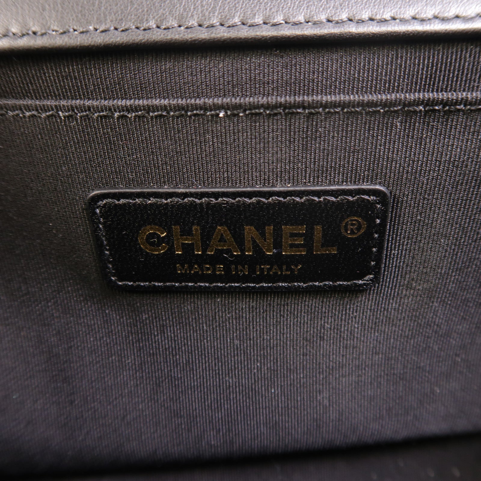 CHANEL 羊皮皮革Boy 25金扣鏈帶肩背袋