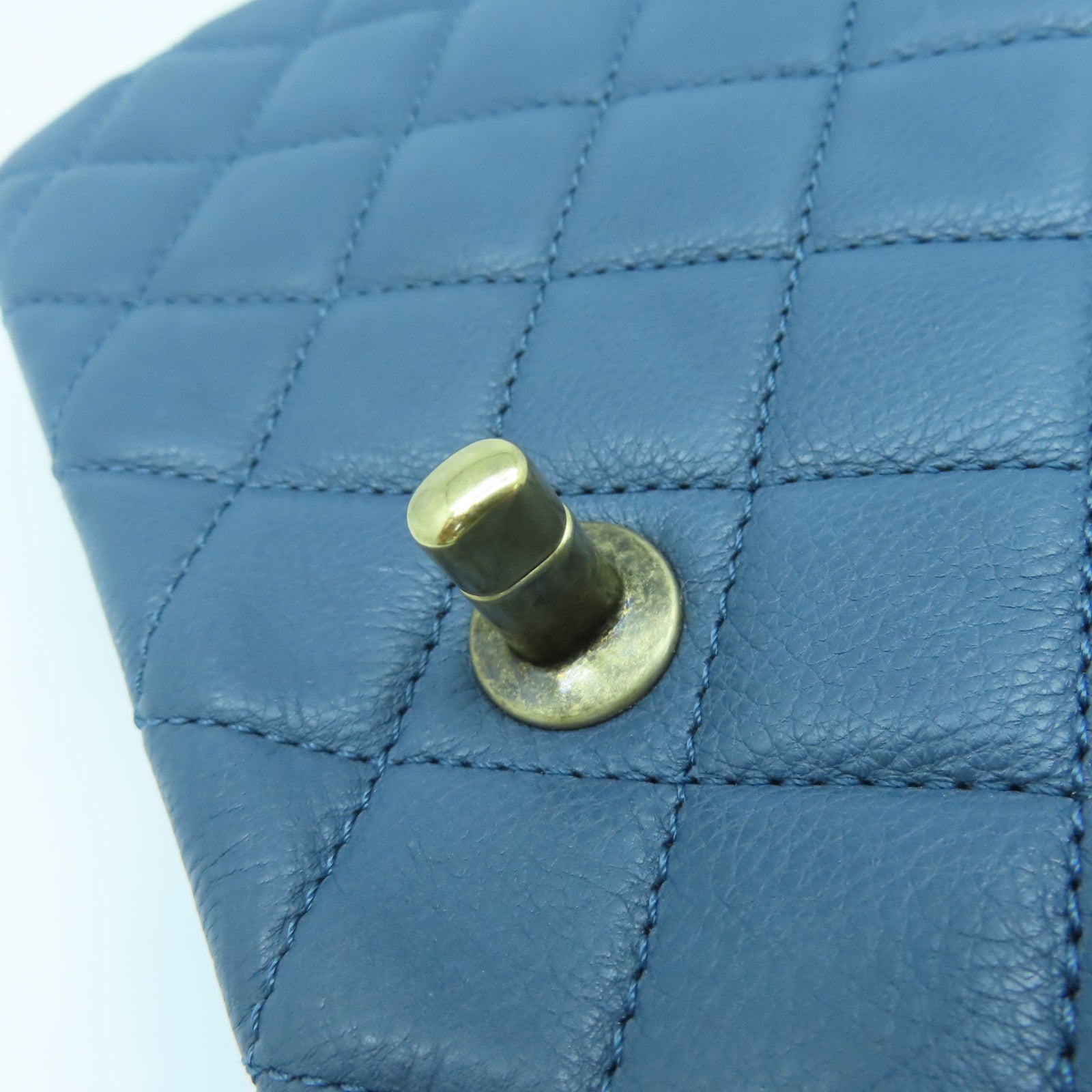 CHANEL 菱格牛皮皮革Chain Shoulder金扣鏈帶肩背袋藍色