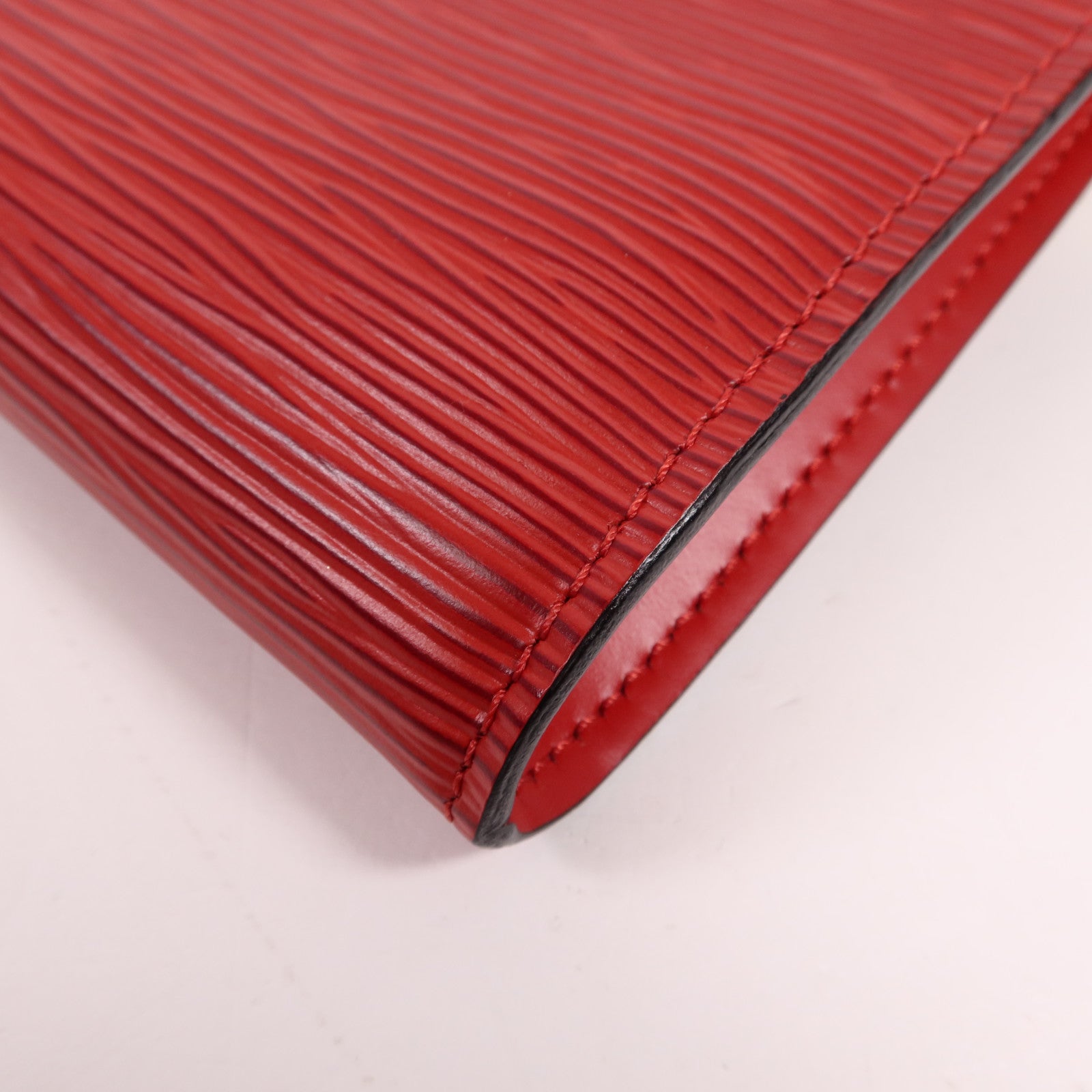 LOUIS VUITTON Epi Pochette Accessories金扣手挽袋