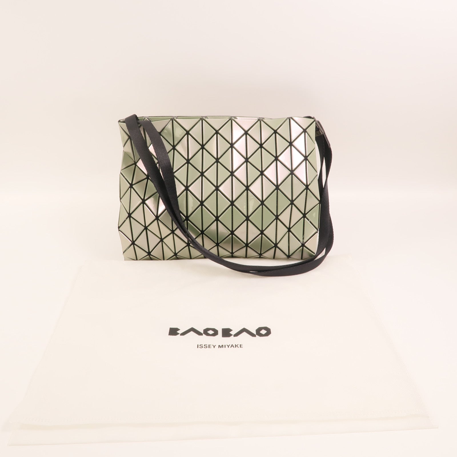 BAO BAO ISSEYMIYAKE PVC Shoulder Bag銀扣肩背袋