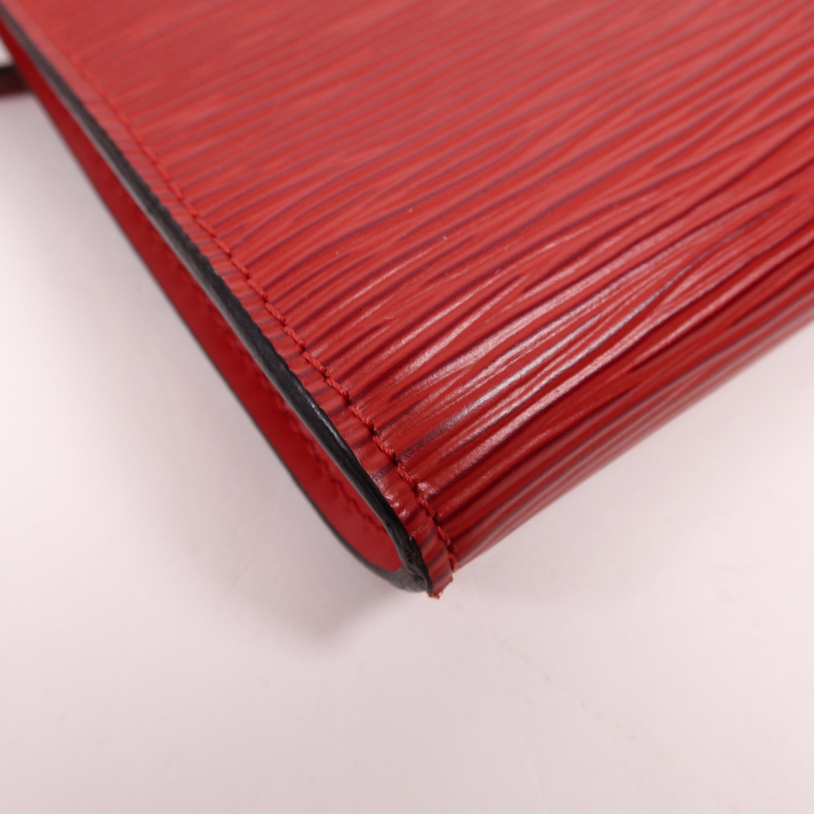 LOUIS VUITTON Epi Pochette Accessories金扣手挽袋