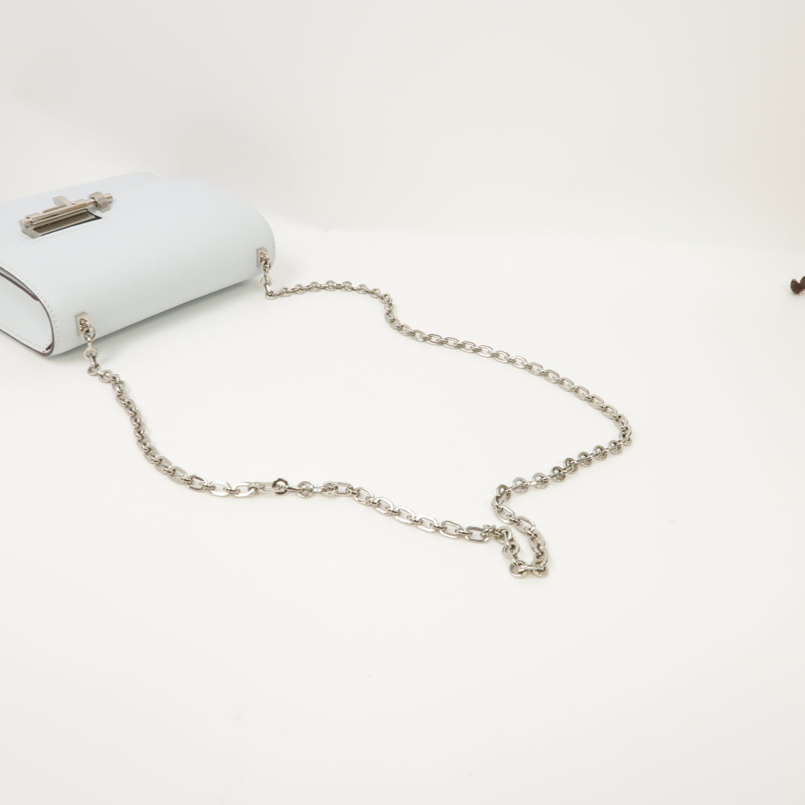 HERMES 【激減優惠】Chevre皮革Verrou Mini Shoulder Bag銀扣肩背袋Bleu Brume淺藍色