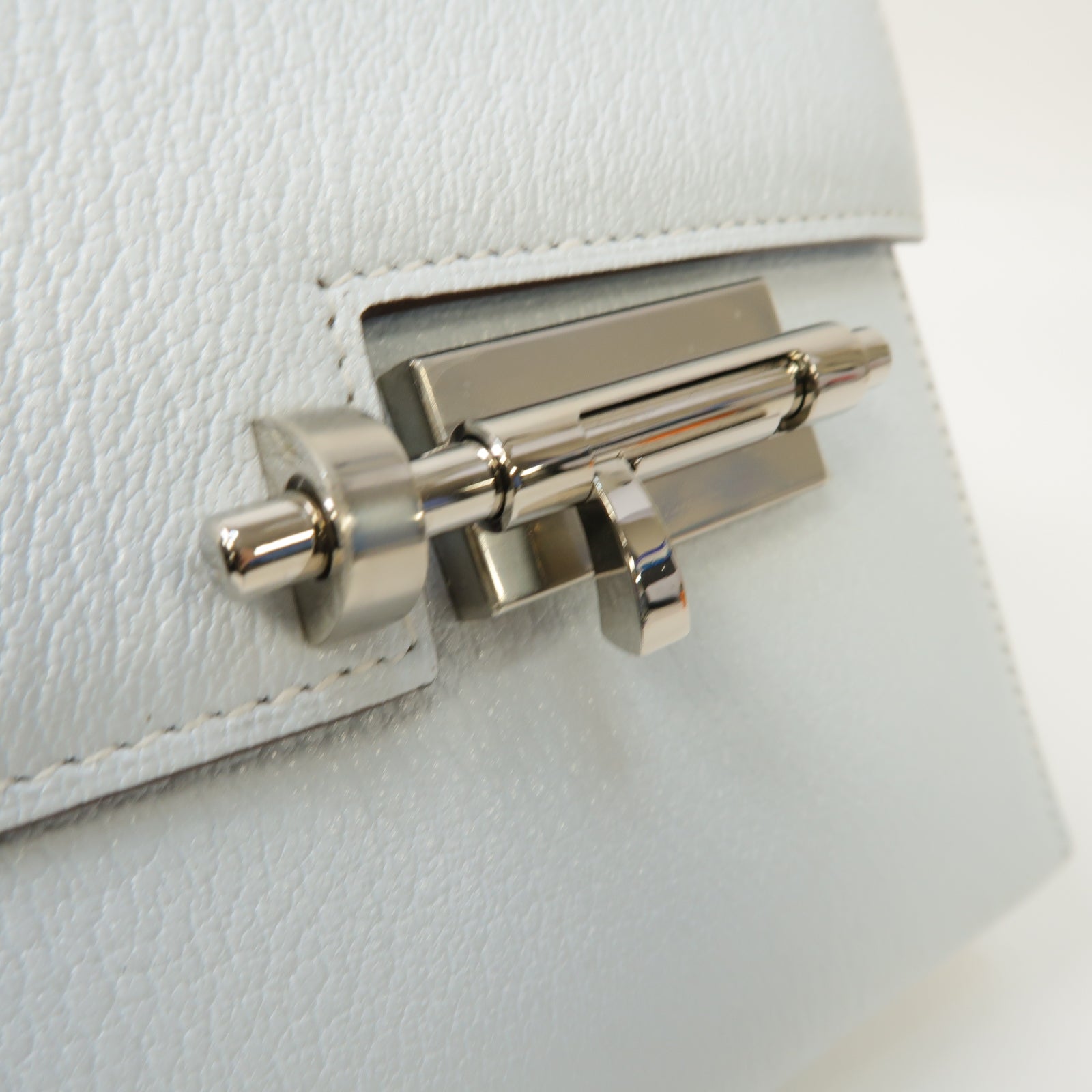 HERMES 【激減優惠】Chevre皮革Verrou Mini Shoulder Bag銀扣肩背袋Bleu Brume淺藍色