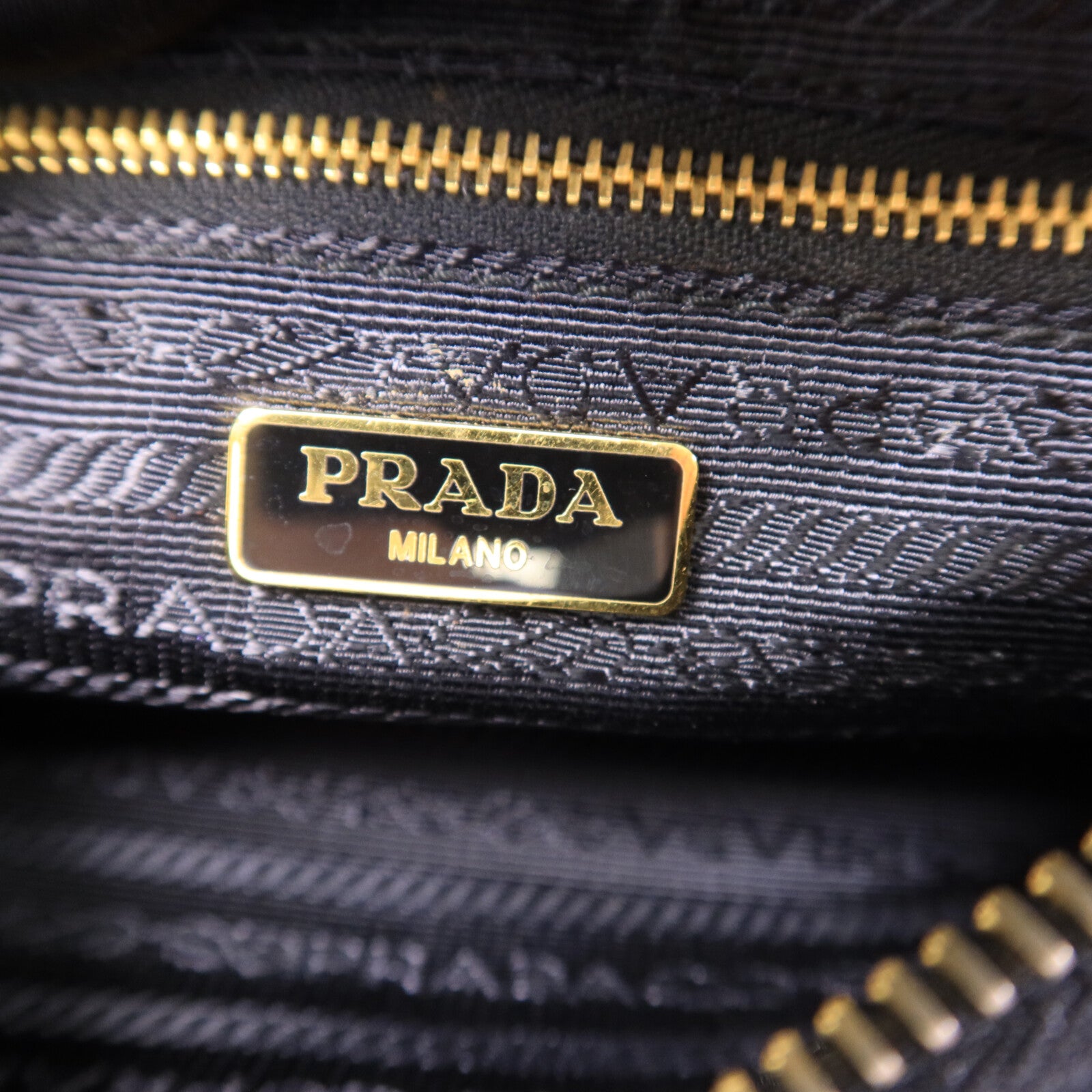 PRADA 皮革/尼龍Shoulder Bag鏈帶肩背袋