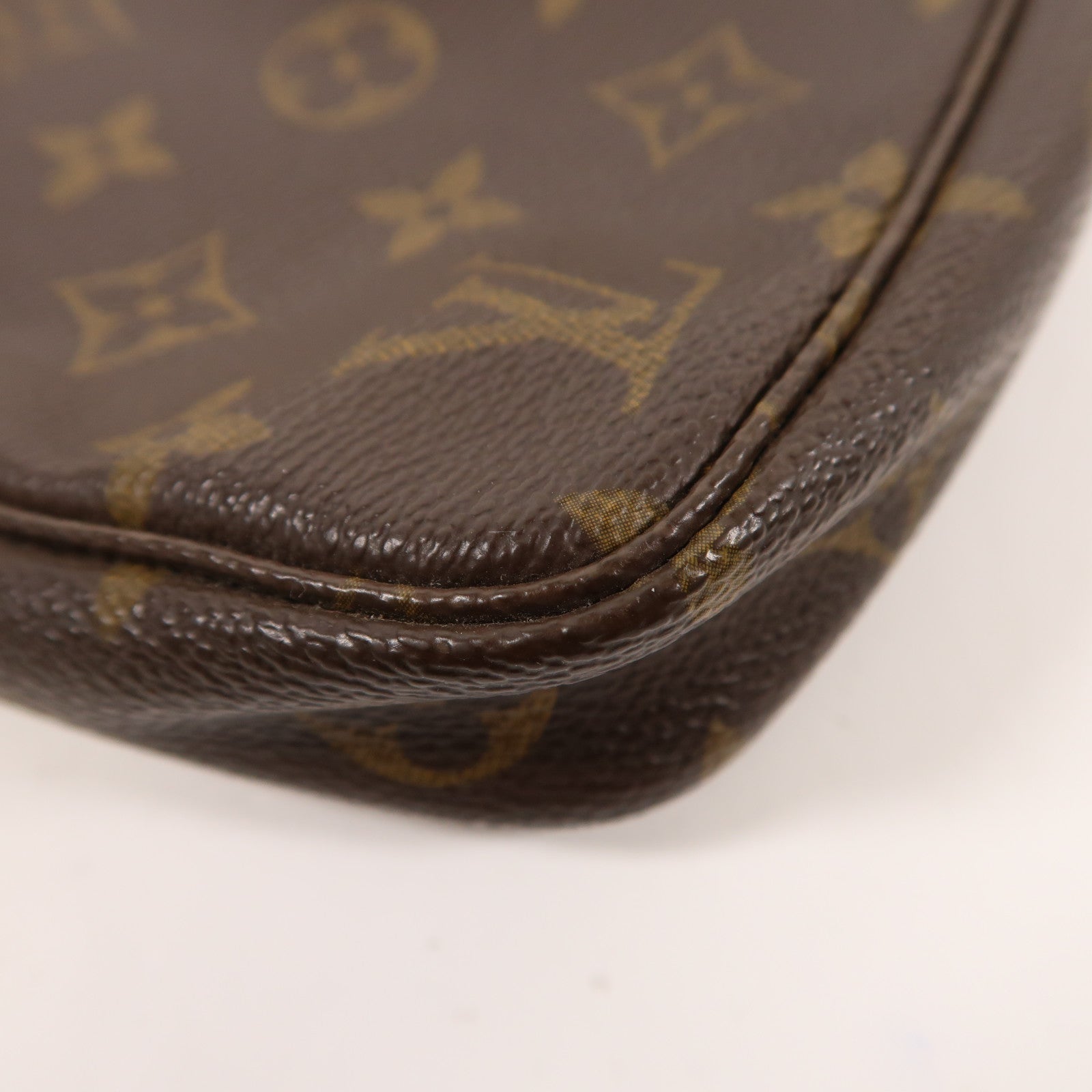 LOUIS VUITTON Monogram Pochette Accessoires金扣手拿包棕色