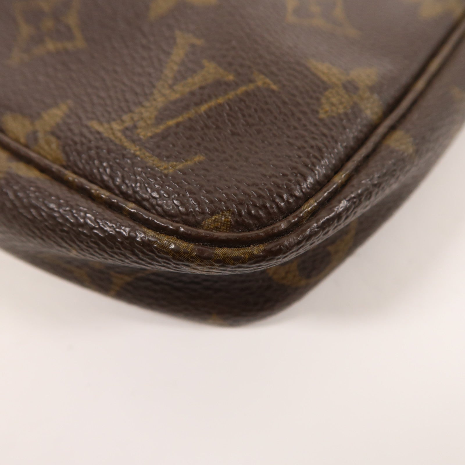 LOUIS VUITTON Monogram Pochette Accessoires金扣手拿包棕色