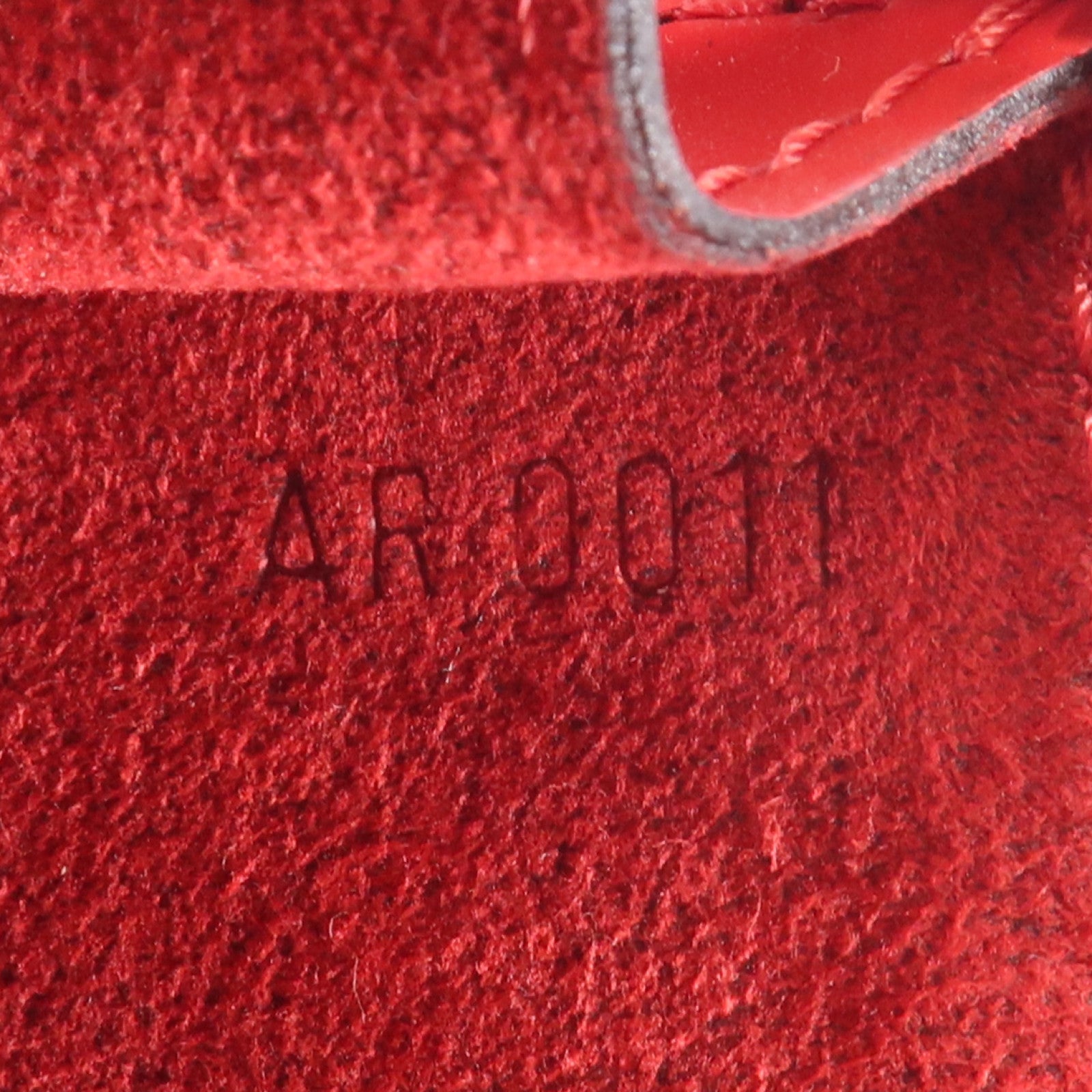 LOUIS VUITTON Epi Pochette Accessories金扣手挽袋