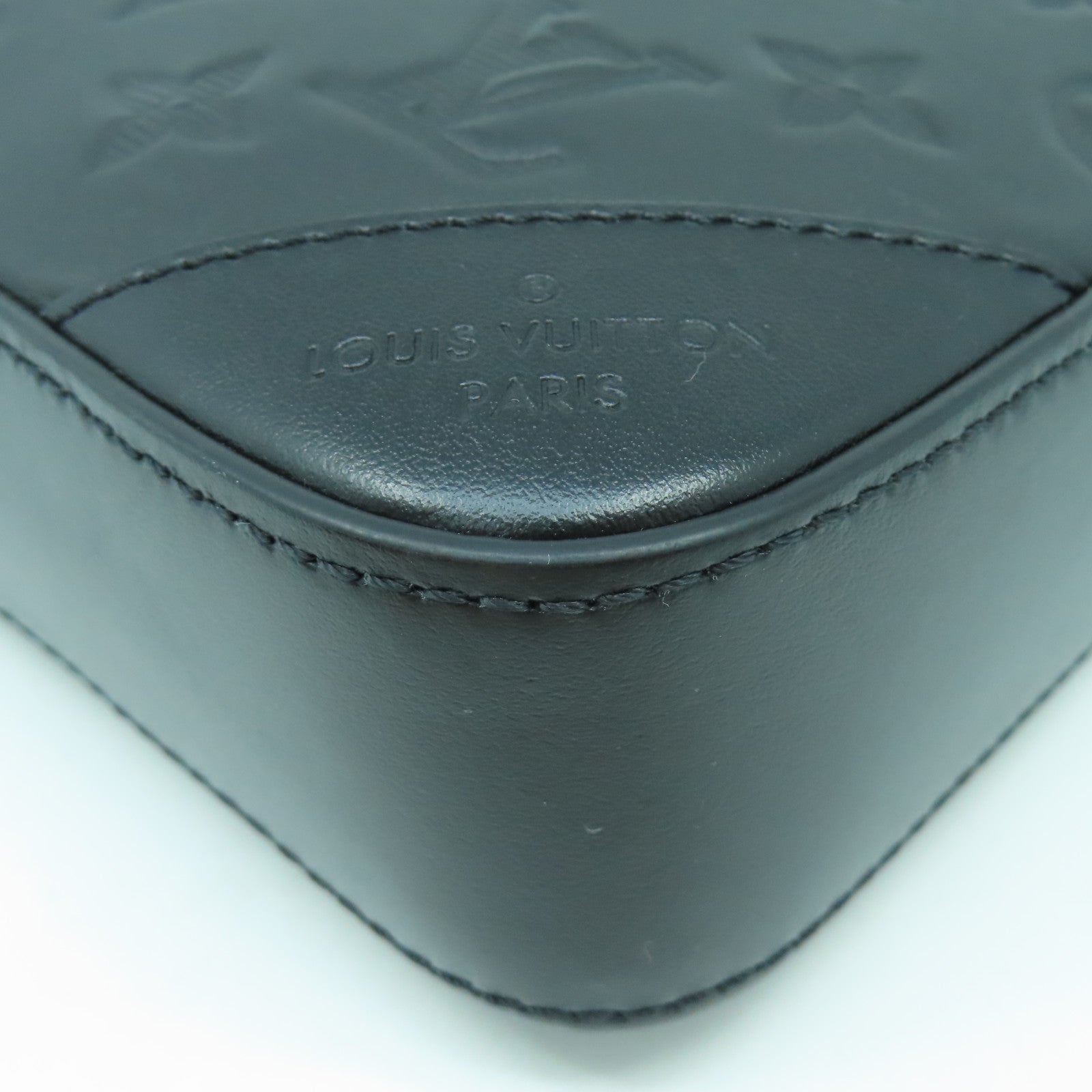 LOUIS VUITTON Monogram Shadow Duo Messenger黑扣肩背袋黑色