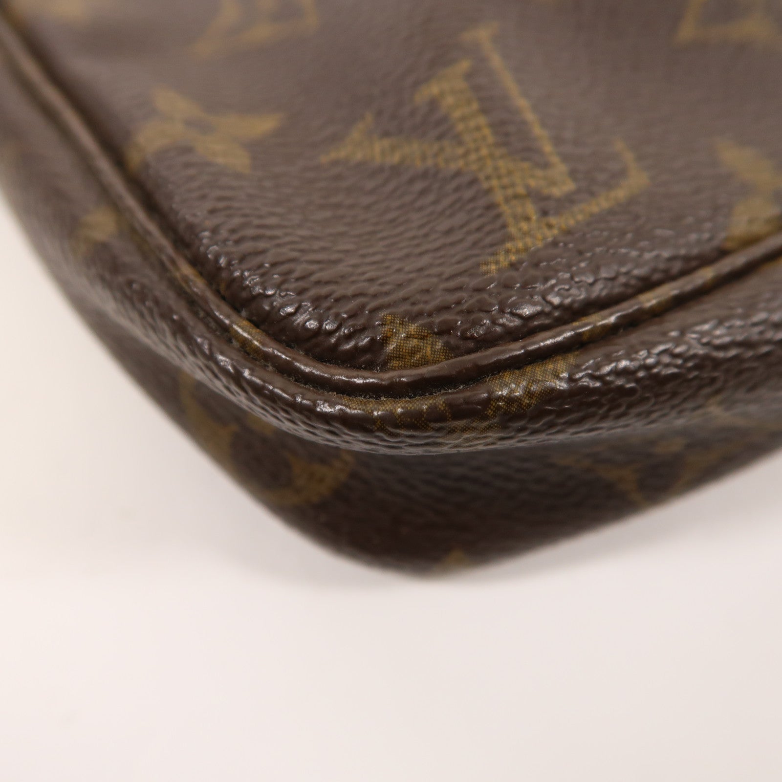 LOUIS VUITTON Monogram Pochette Accessoires金扣手拿包棕色
