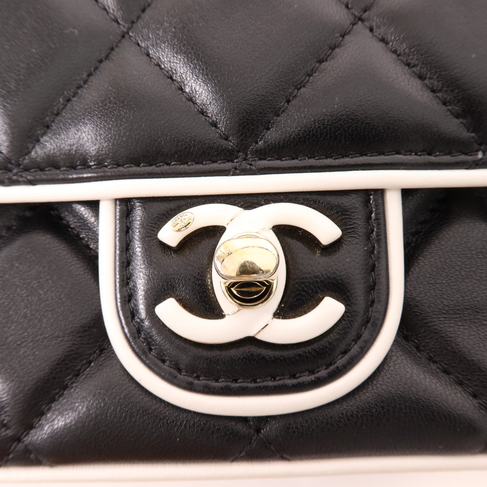 CHANEL 羊皮皮革Chain Shoulder金扣鏈帶肩背袋