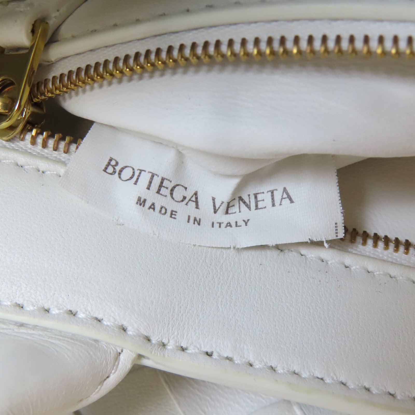 BOTTEGA VENETA 羊皮皮革East West Andiamo金扣手挽肩背兩用袋白色