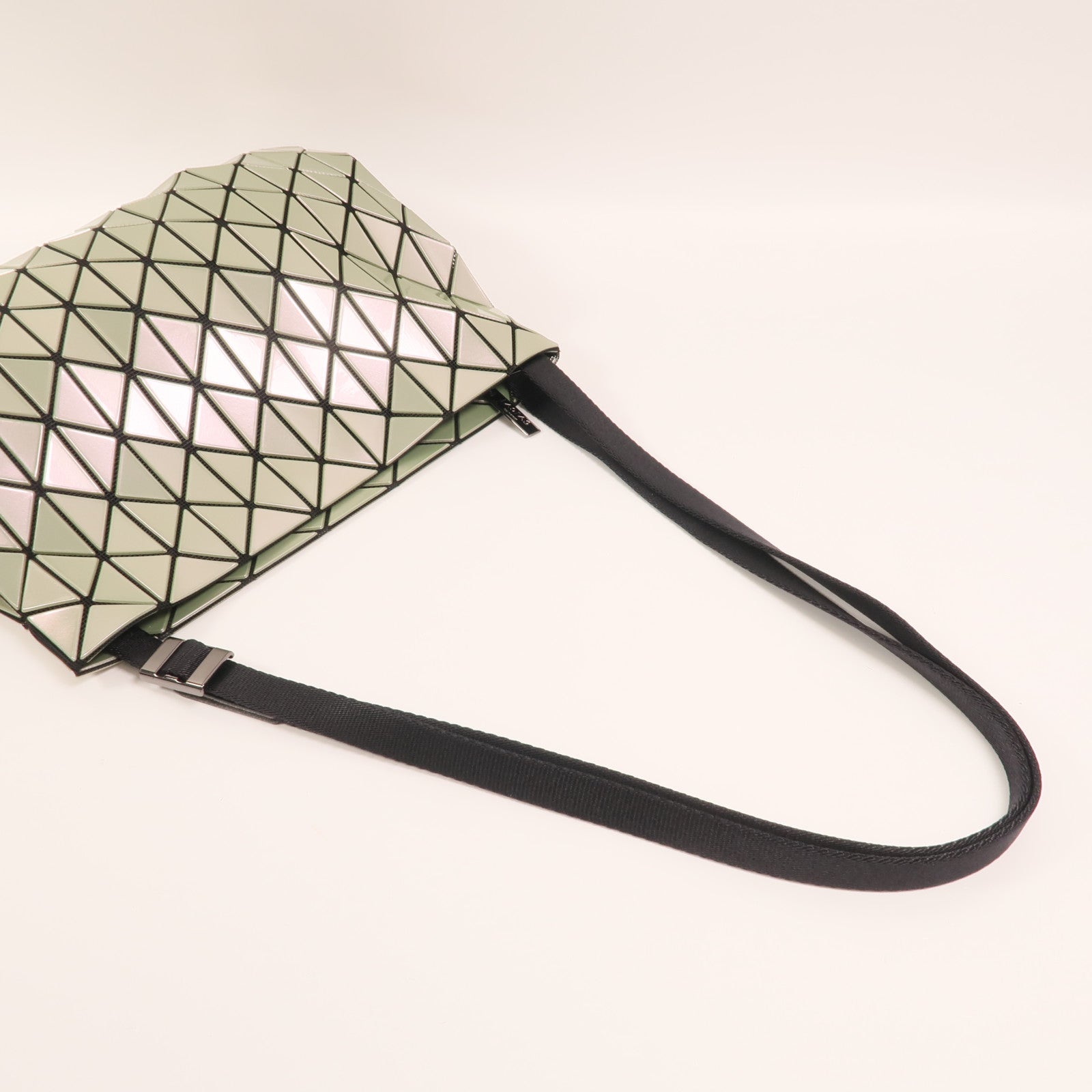 BAO BAO ISSEYMIYAKE PVC Shoulder Bag銀扣肩背袋