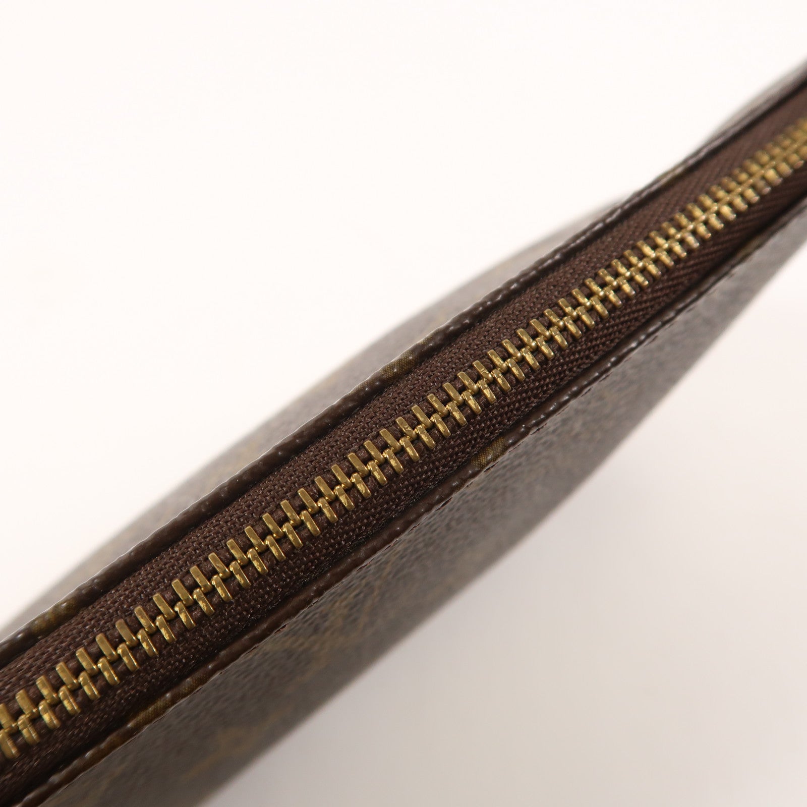 LOUIS VUITTON Monogram Pochette Accessoires金扣手拿包棕色