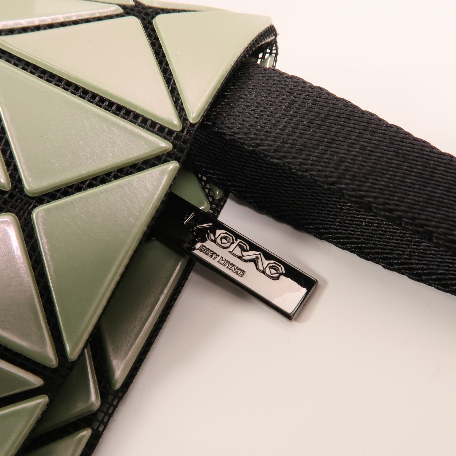 BAO BAO ISSEYMIYAKE PVC Shoulder Bag銀扣肩背袋