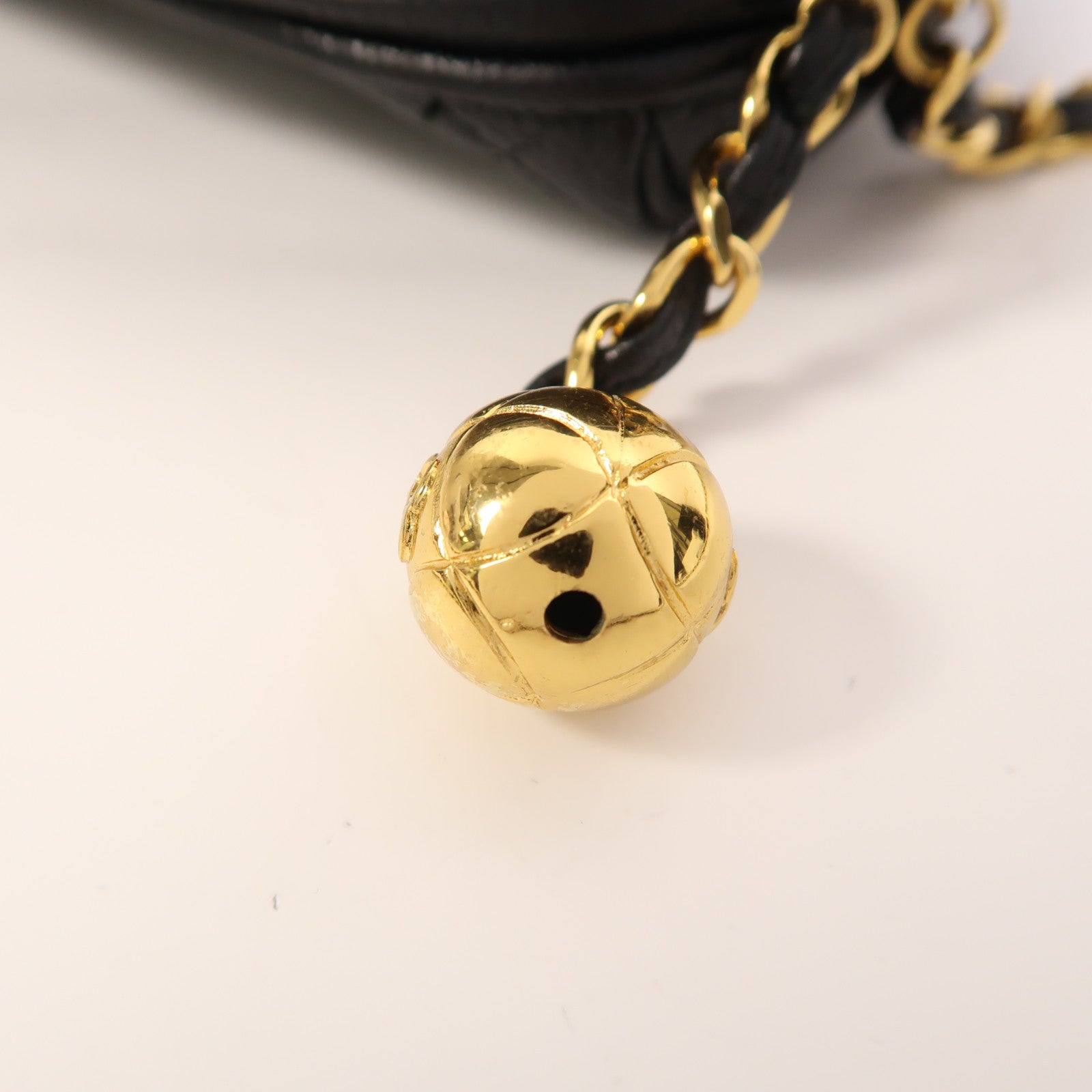 CHANEL 牛皮皮革Chain Shoulder金扣鏈帶肩背袋