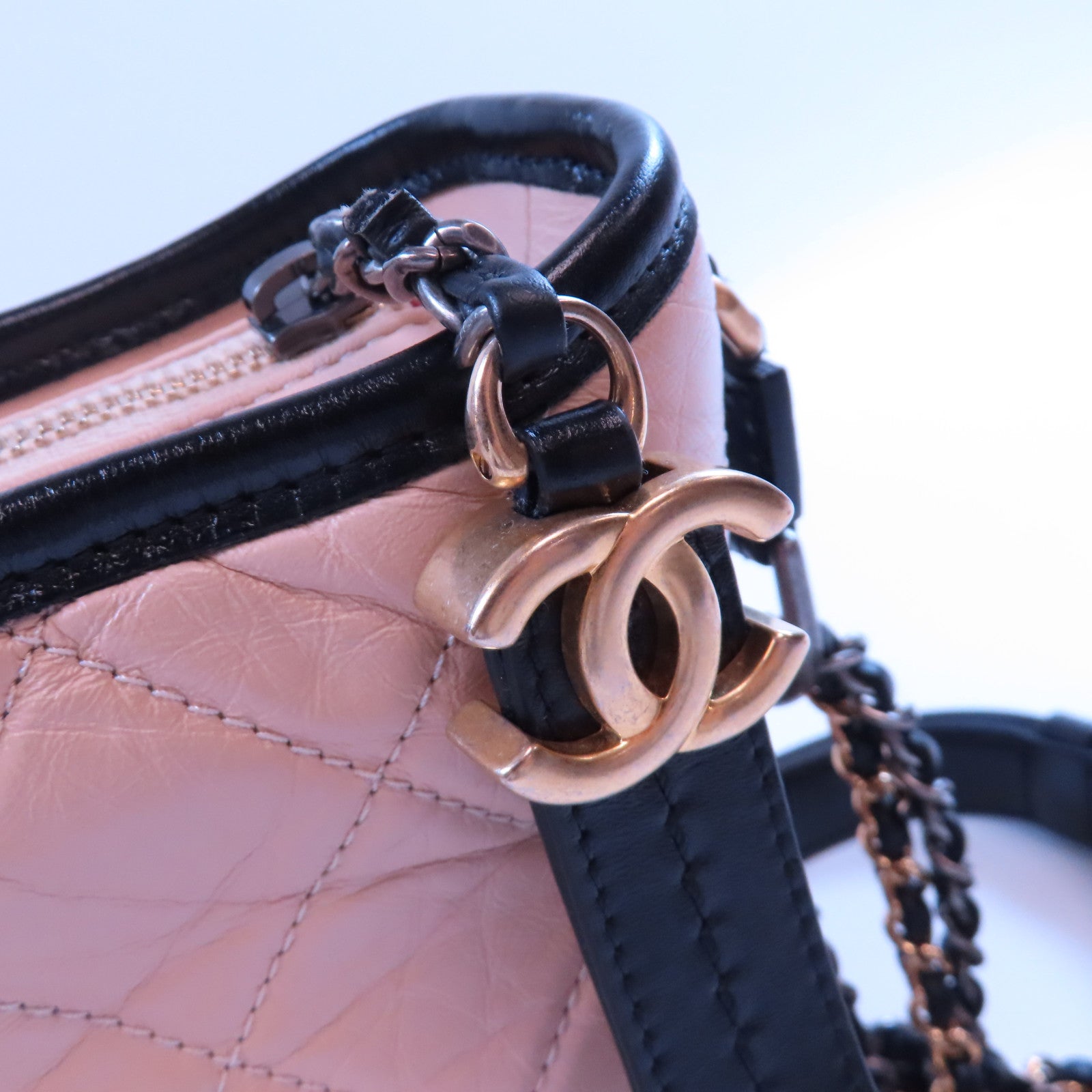 CHANEL 牛皮皮革Small Gabrielle金扣/銀扣鏈帶肩背袋粉紅色/黑色