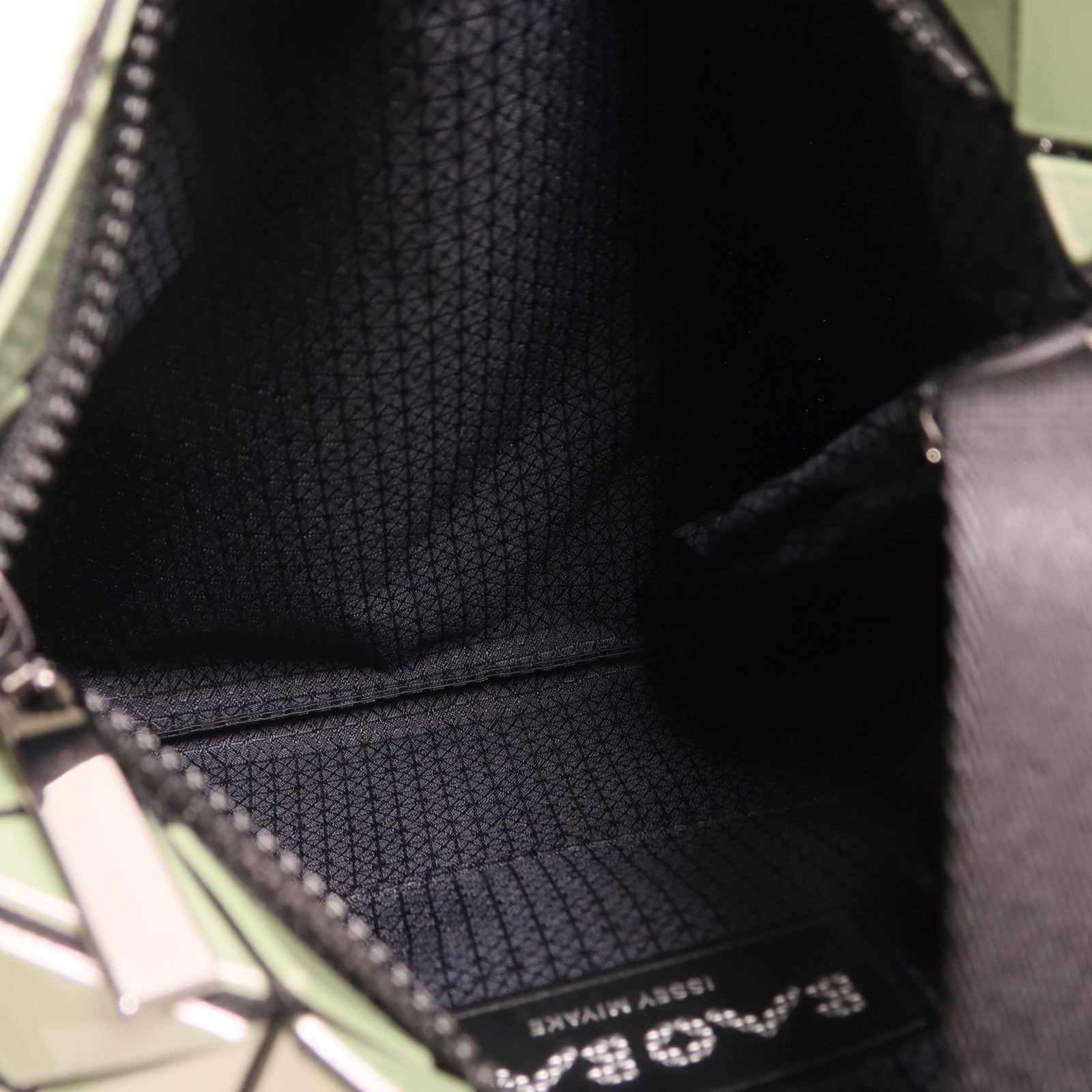 BAO BAO ISSEYMIYAKE PVC Shoulder Bag銀扣肩背袋