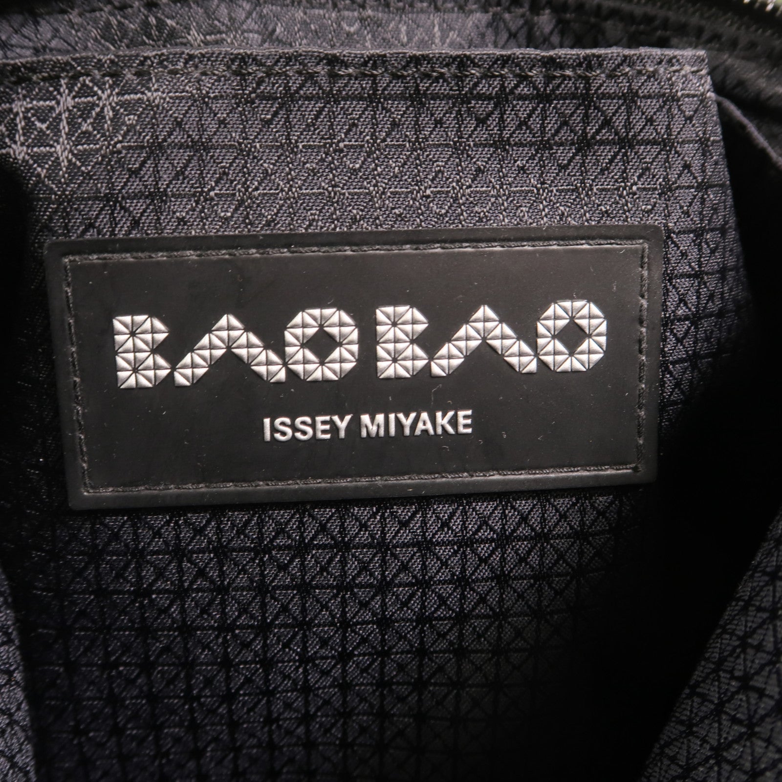 BAO BAO ISSEYMIYAKE PVC Shoulder Bag銀扣肩背袋