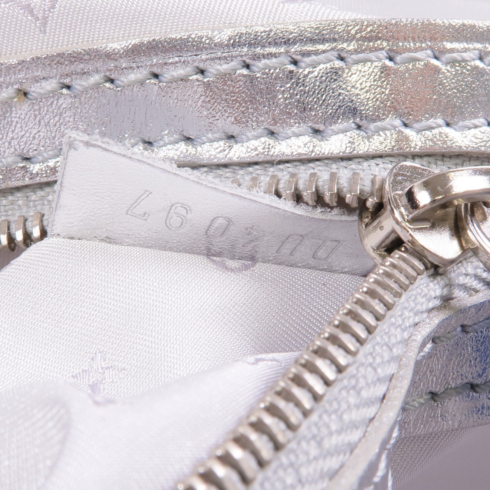 LOUIS VUITTON 皮革Lockit PM銀扣手挽袋