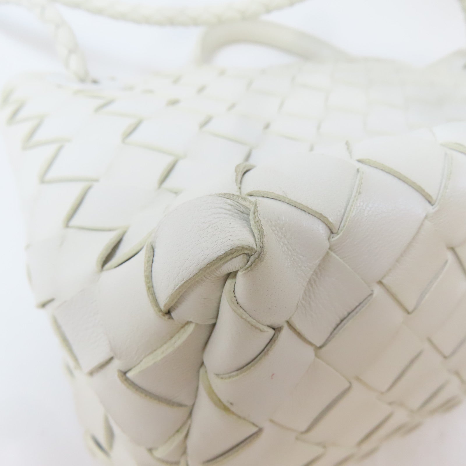 BOTTEGA VENETA 羊皮皮革East West Andiamo金扣手挽肩背兩用袋白色