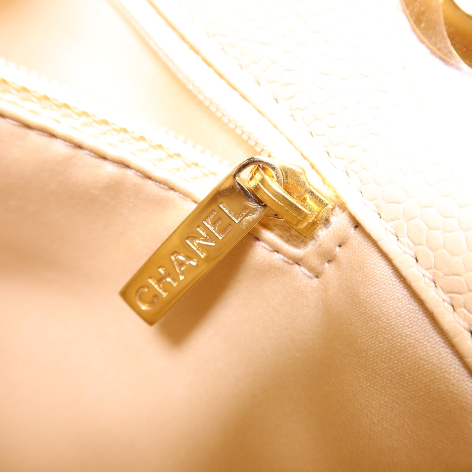 CHANEL 牛皮皮革PST Petite Tote Bag金扣鏈帶肩背袋