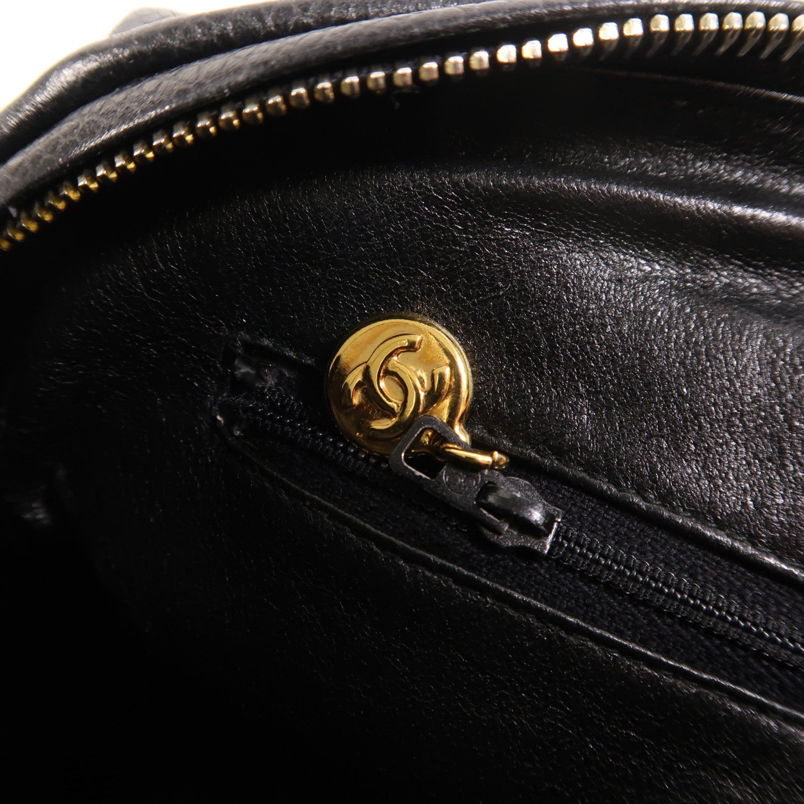 CHANEL 牛皮皮革Chain Shoulder金扣鏈帶肩背袋