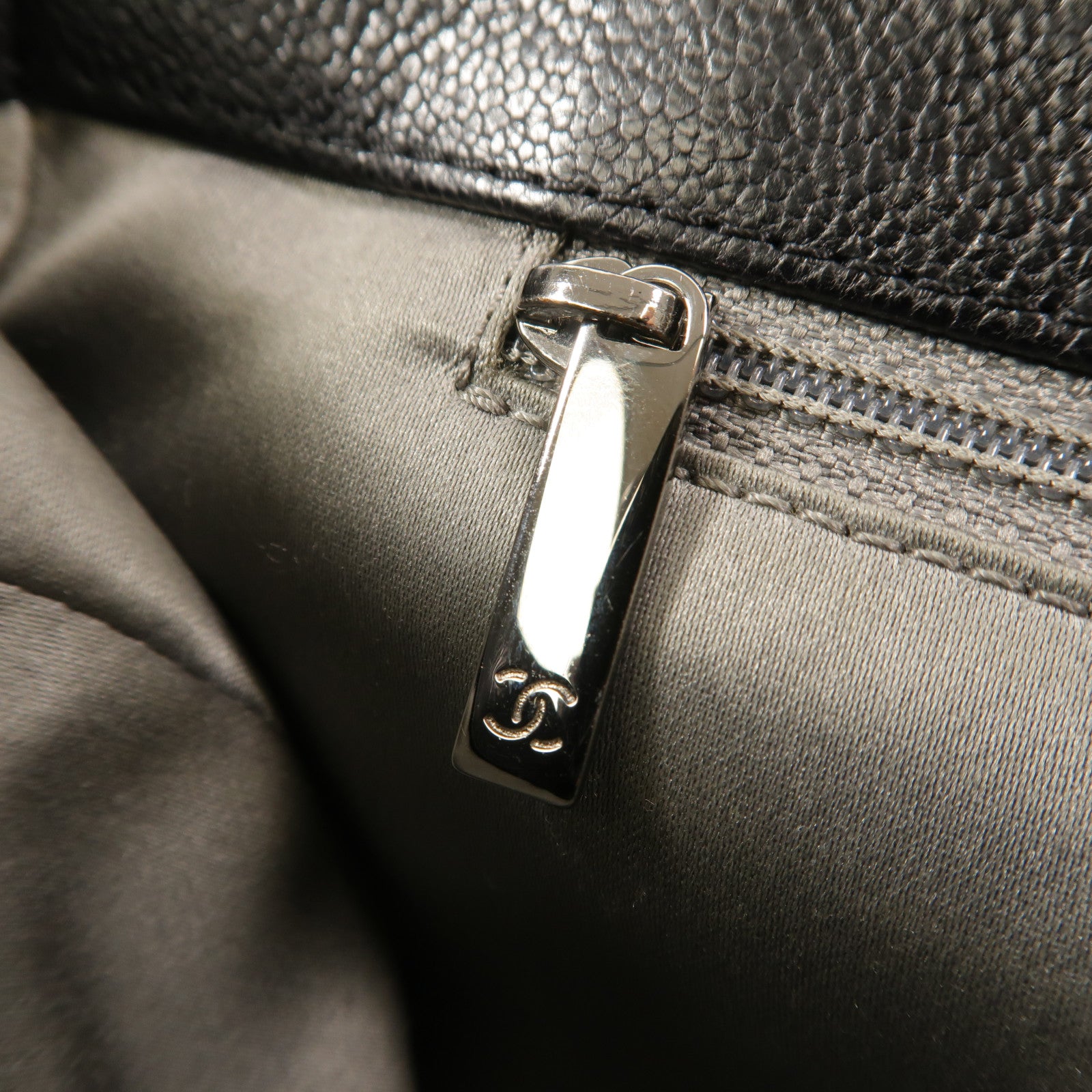 CHANEL 牛皮皮革Pocket in the City肩背袋