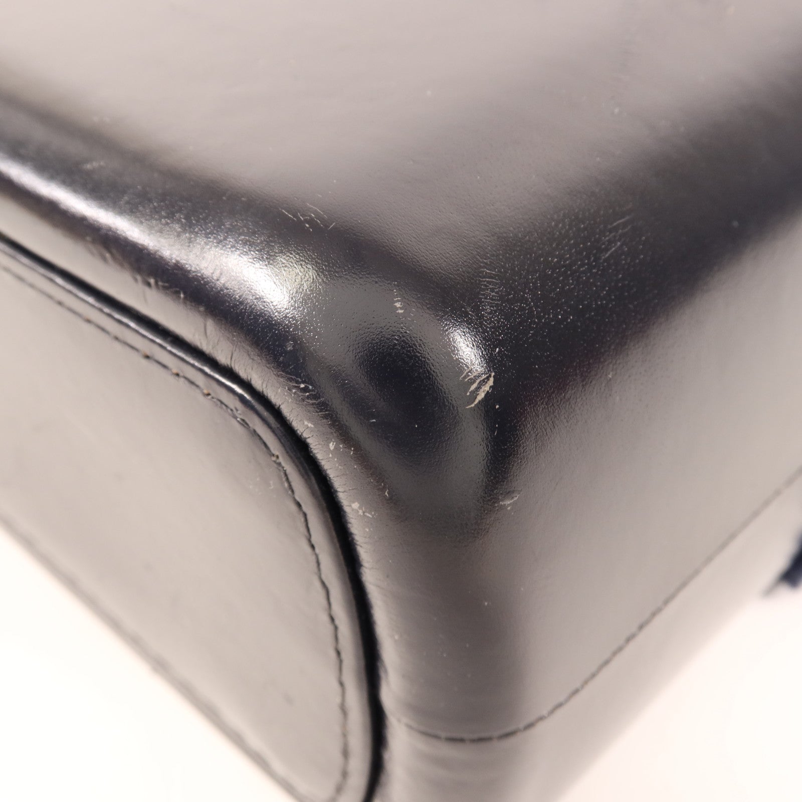 CHANEL 牛皮皮革/羊毛Gabrielle Medium鏈帶肩背袋