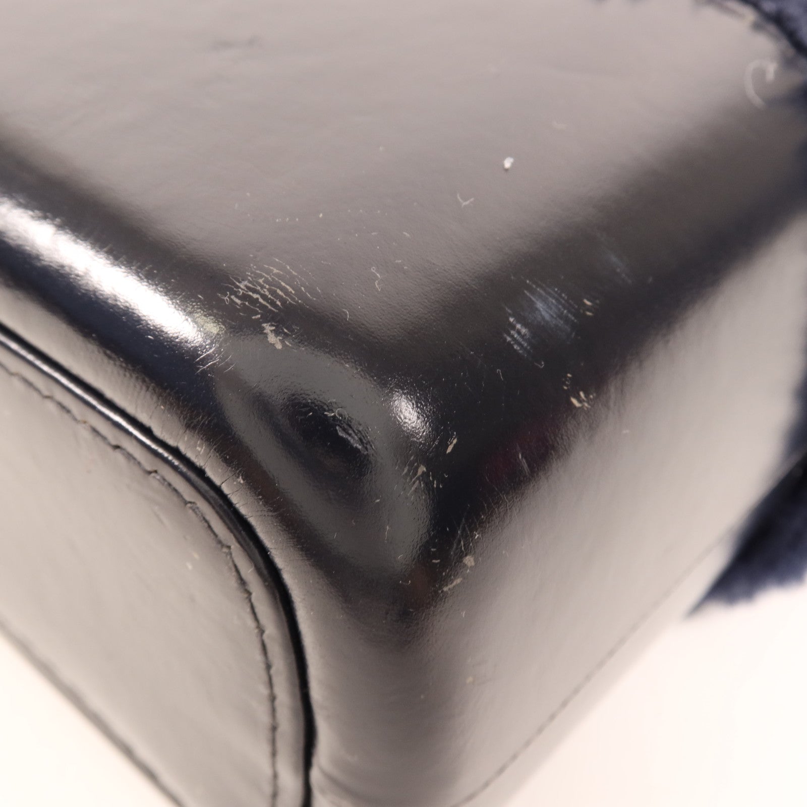 CHANEL 牛皮皮革/羊毛Gabrielle Medium鏈帶肩背袋