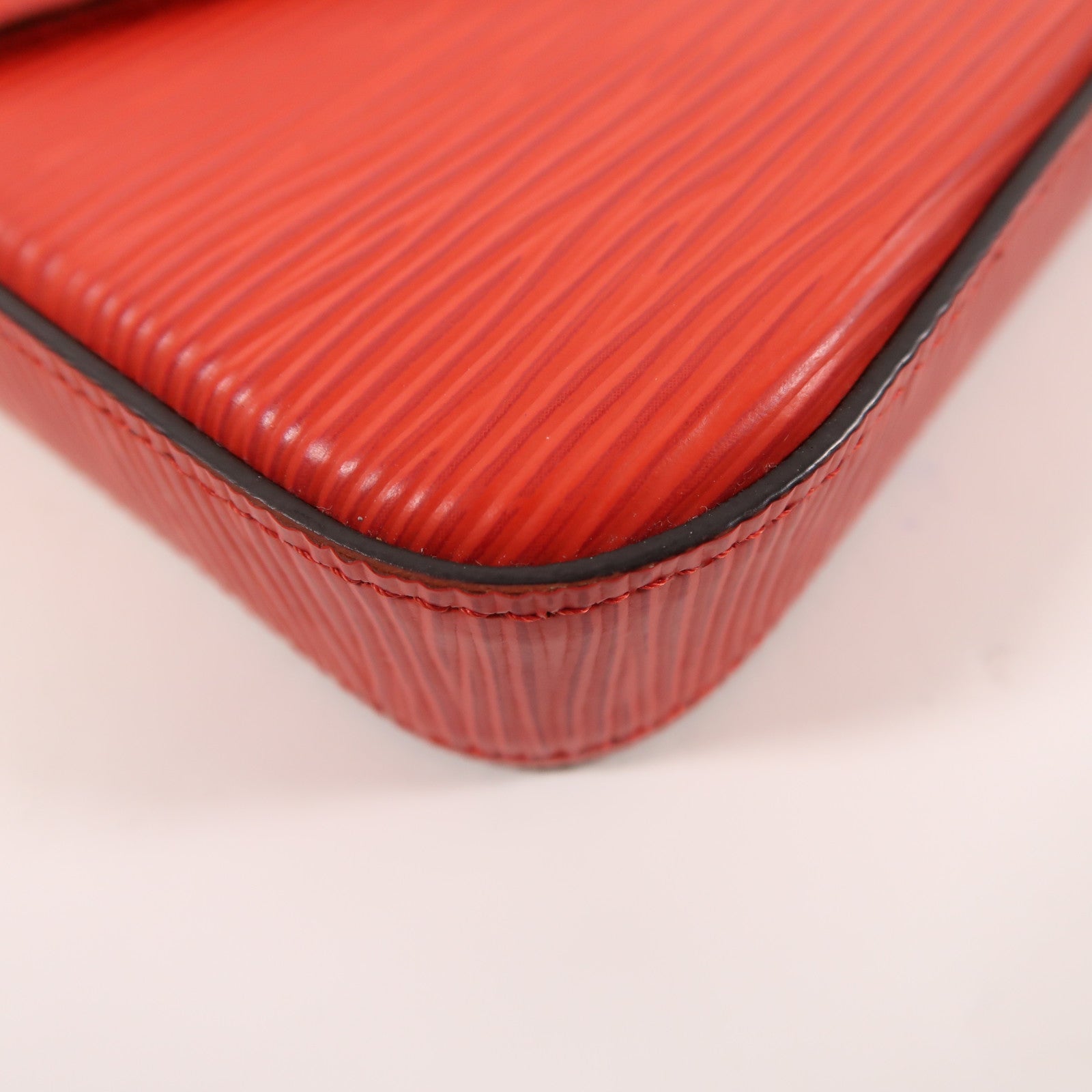 LOUIS VUITTON Epi Pochette Felice銀扣鏈帶肩背袋