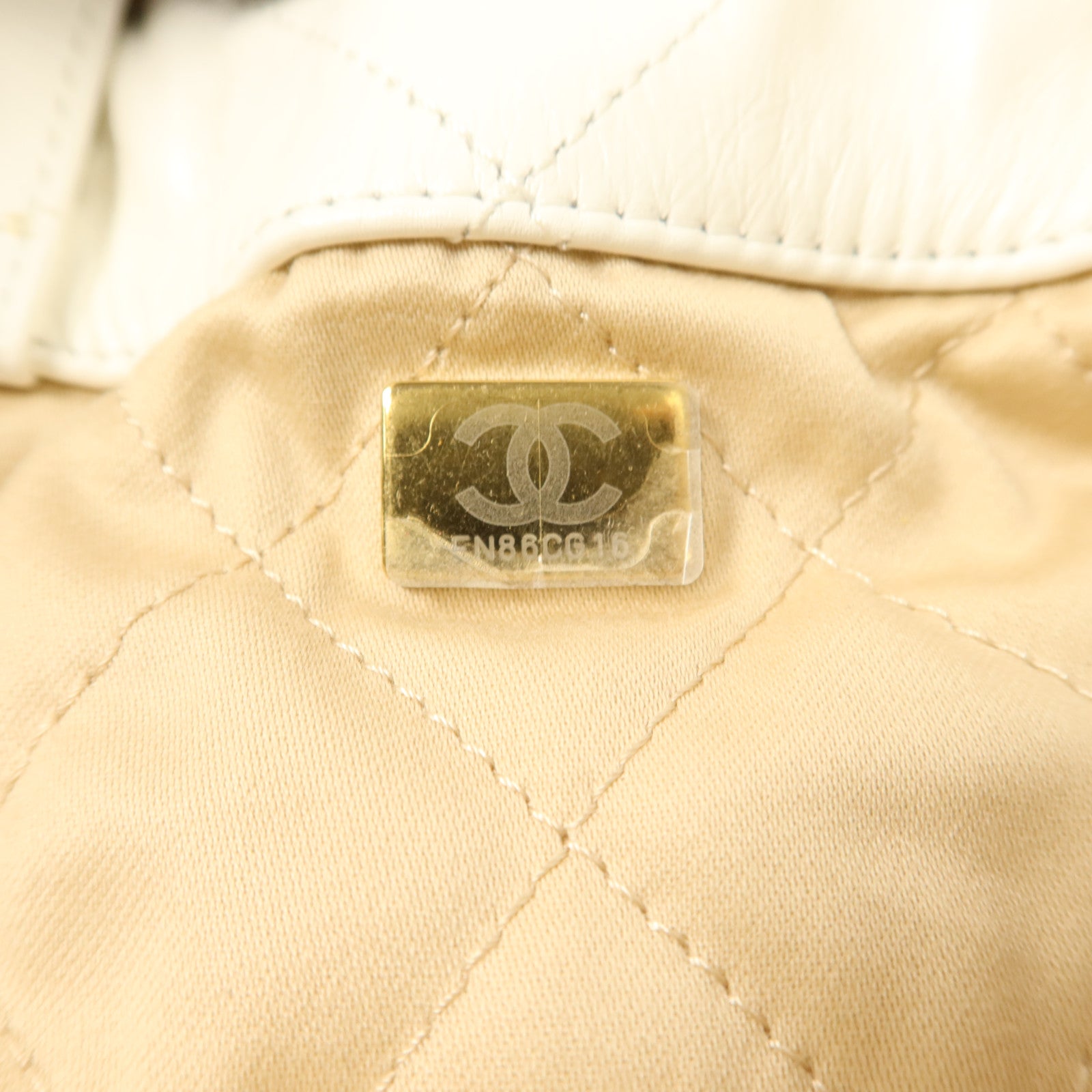 CHANEL 牛皮皮革Chanel 22 Backpack背包