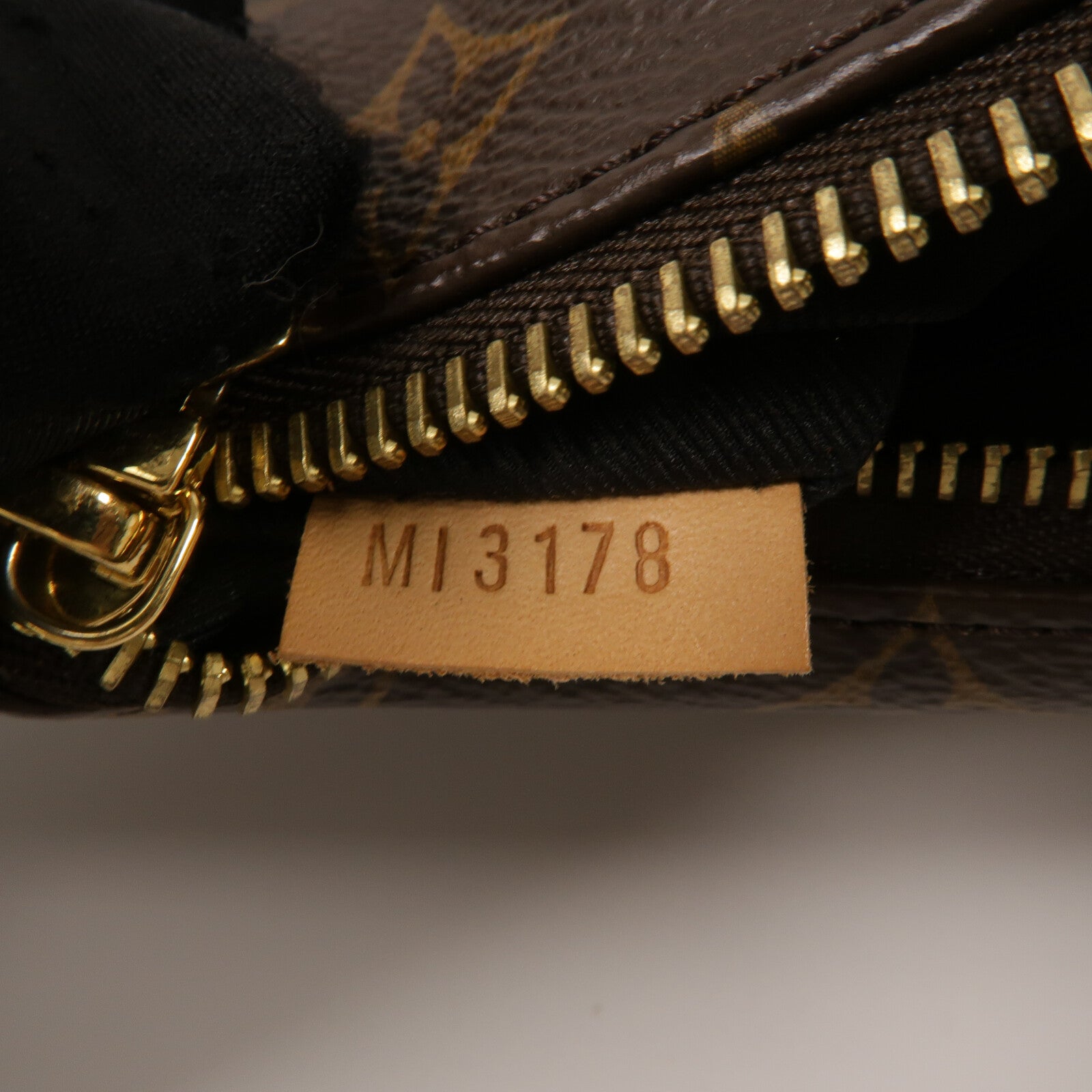 LOUIS VUITTON Monogram Bum Bag腰包