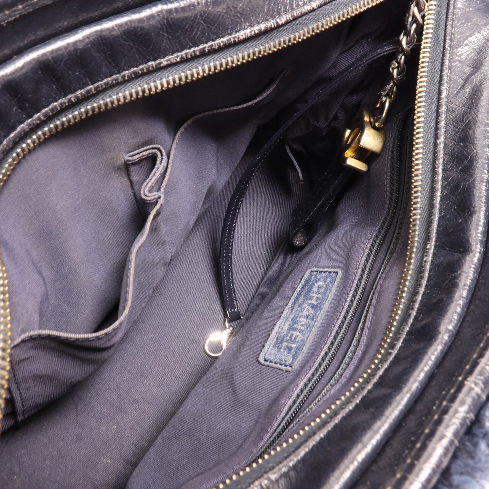 CHANEL 牛皮皮革/羊毛Gabrielle Medium鏈帶肩背袋