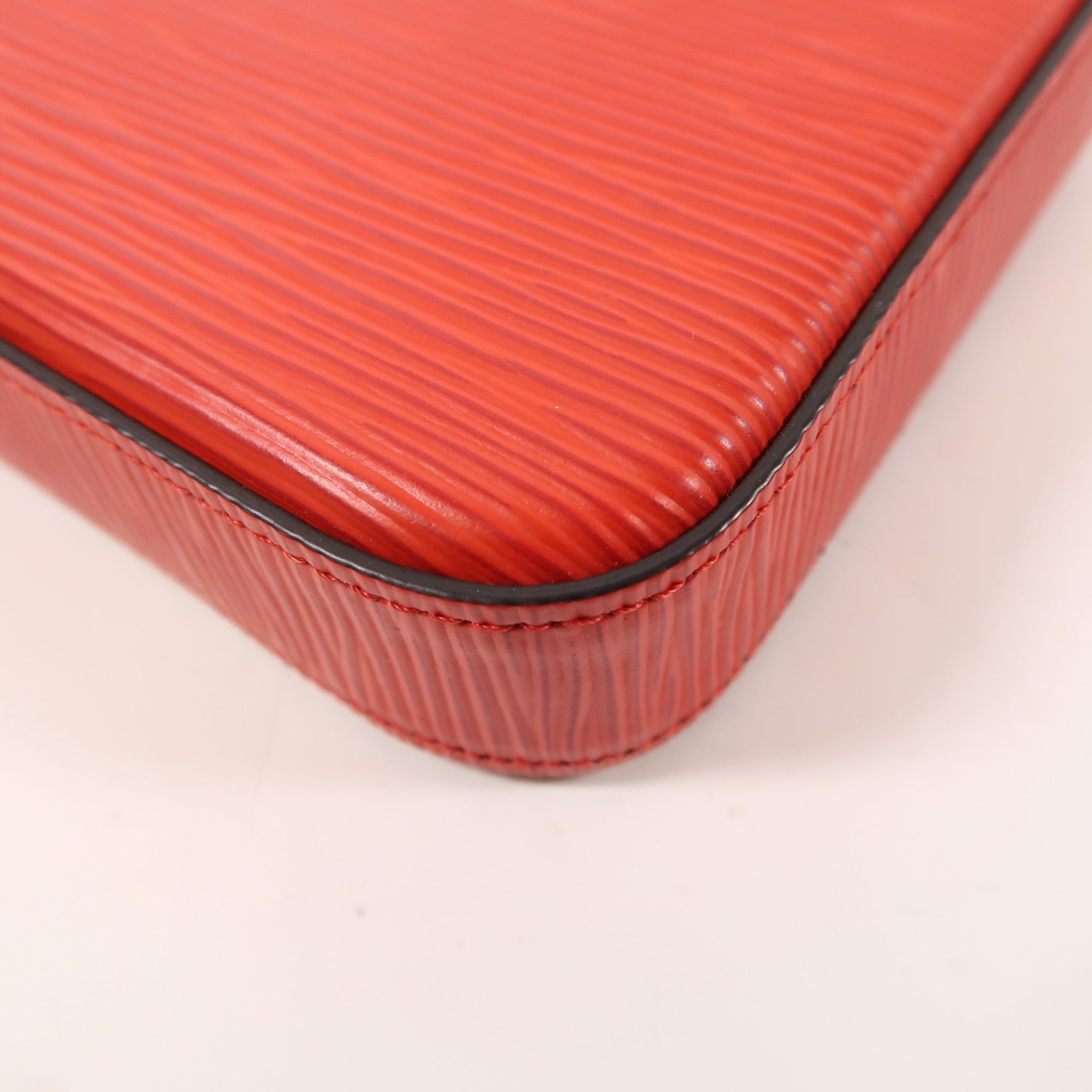 LOUIS VUITTON Epi Pochette Felice銀扣鏈帶肩背袋