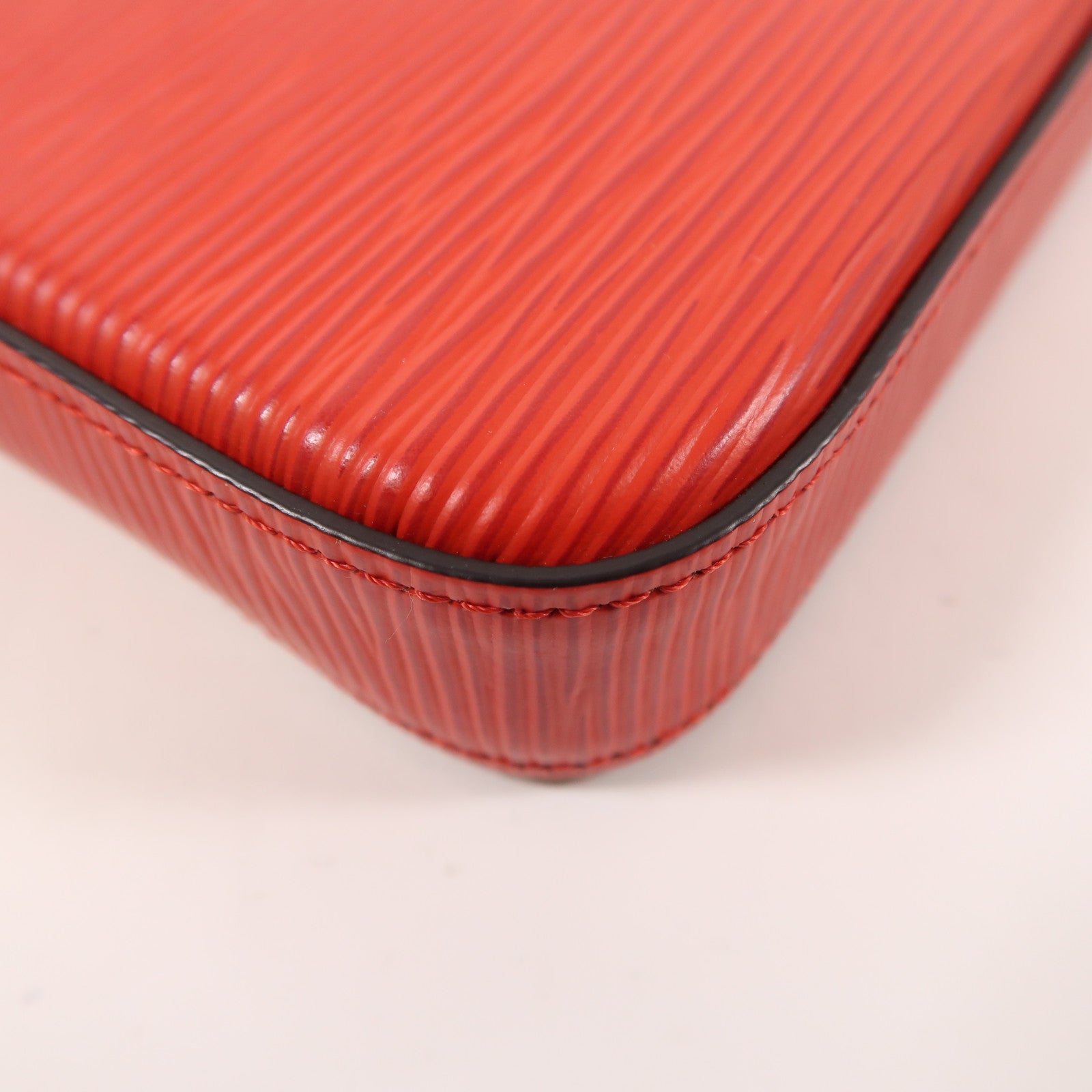 LOUIS VUITTON Epi Pochette Felice銀扣鏈帶肩背袋