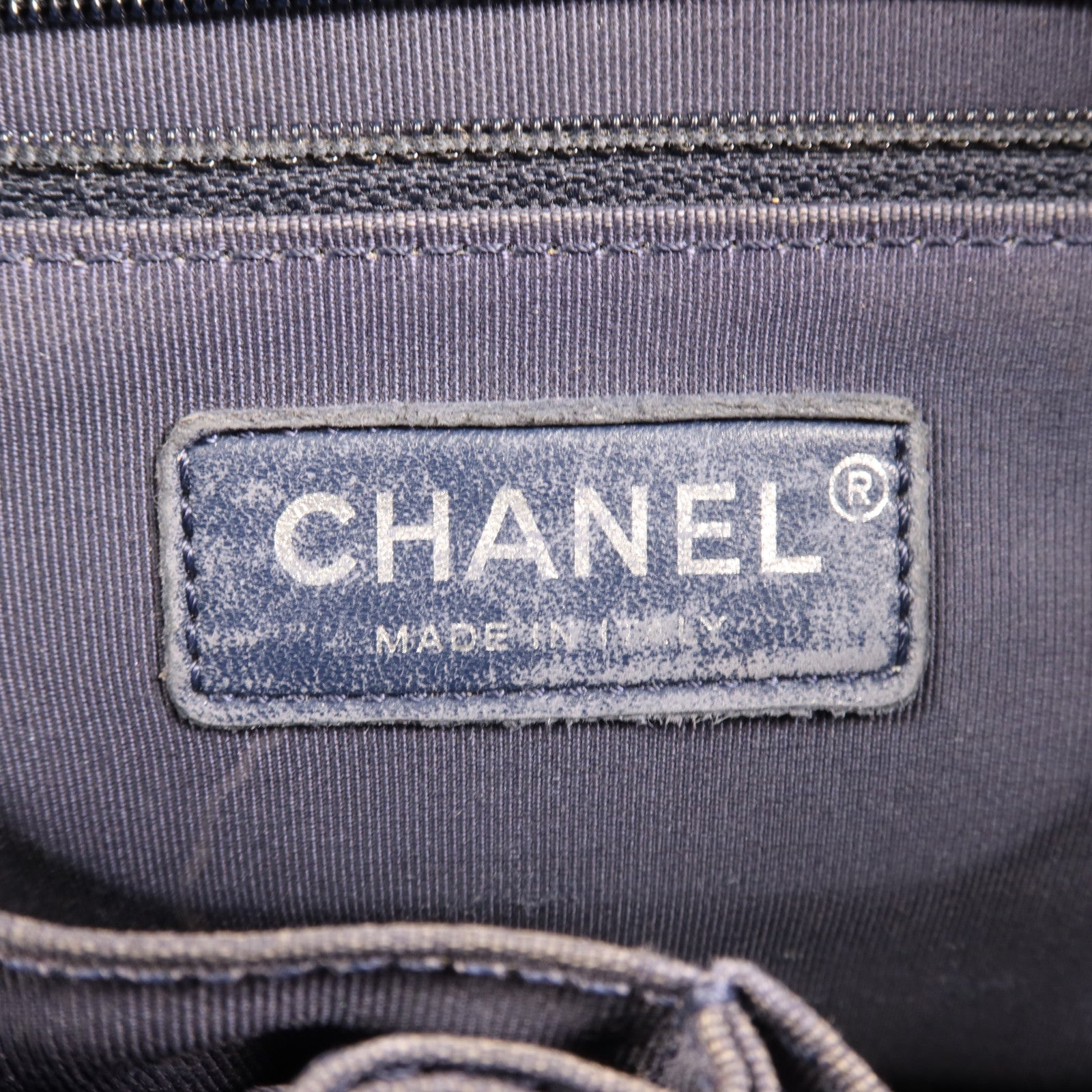 CHANEL 牛皮皮革/羊毛Gabrielle Medium鏈帶肩背袋