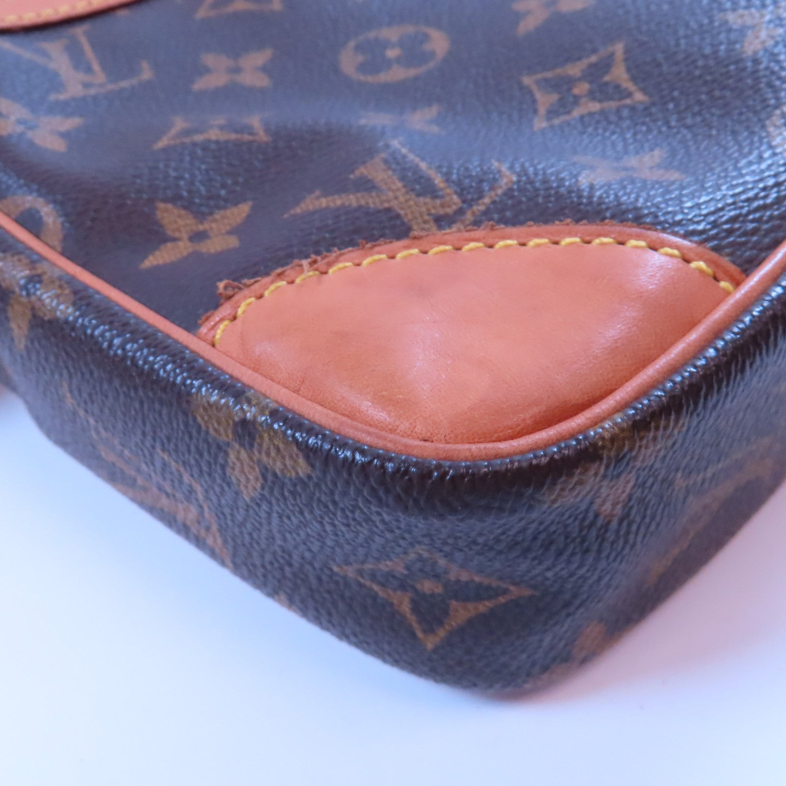 LOUIS VUITTON Monogram Danube金扣肩背袋啡色