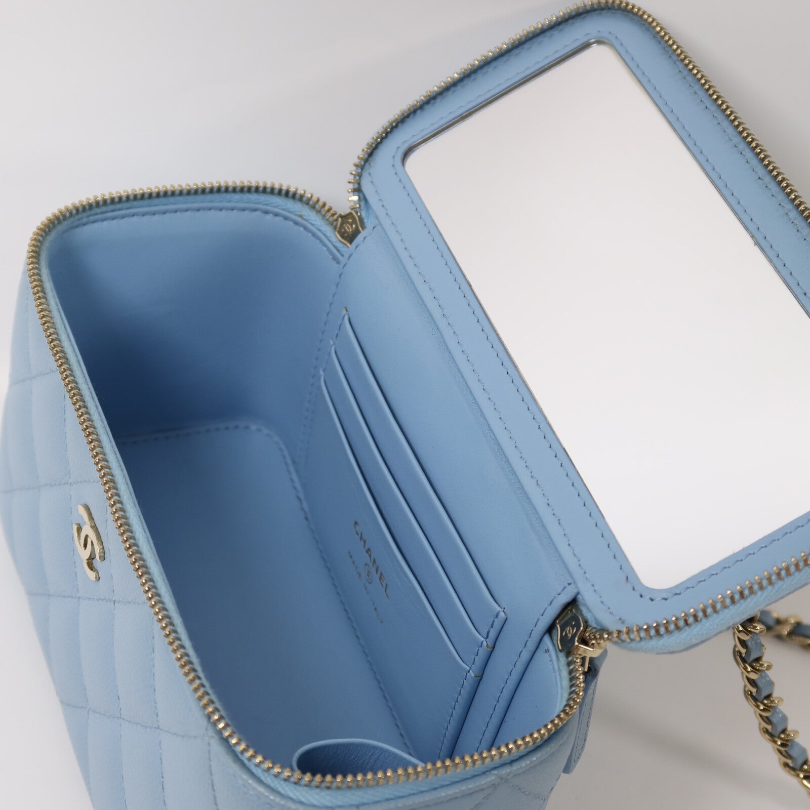 CHANEL 牛皮皮革Vanity Case鏈帶肩背袋