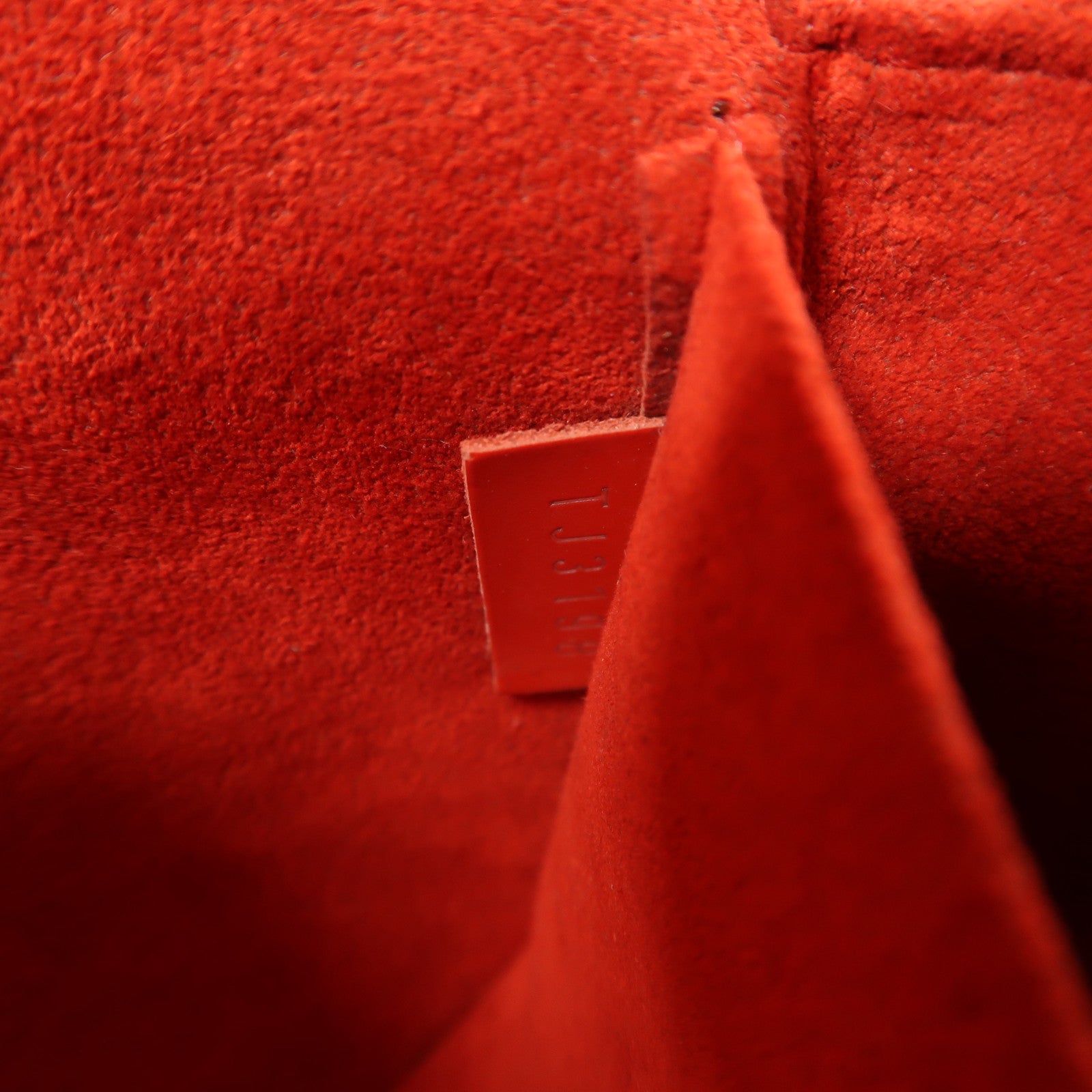 LOUIS VUITTON Epi Pochette Felice銀扣鏈帶肩背袋