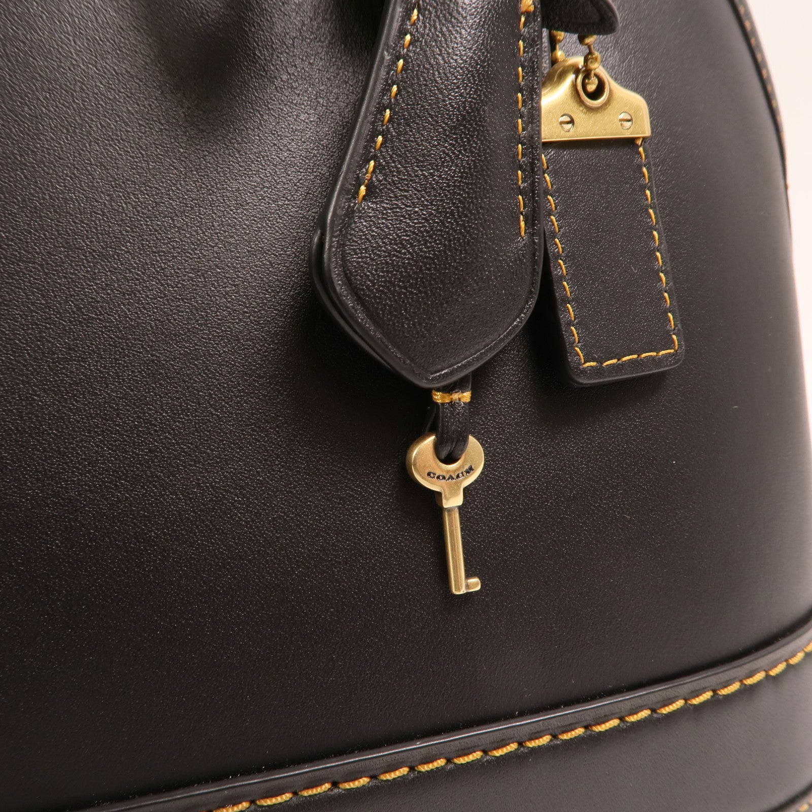 COACH 牛皮皮革Revel Bag金扣手挽肩背兩用袋