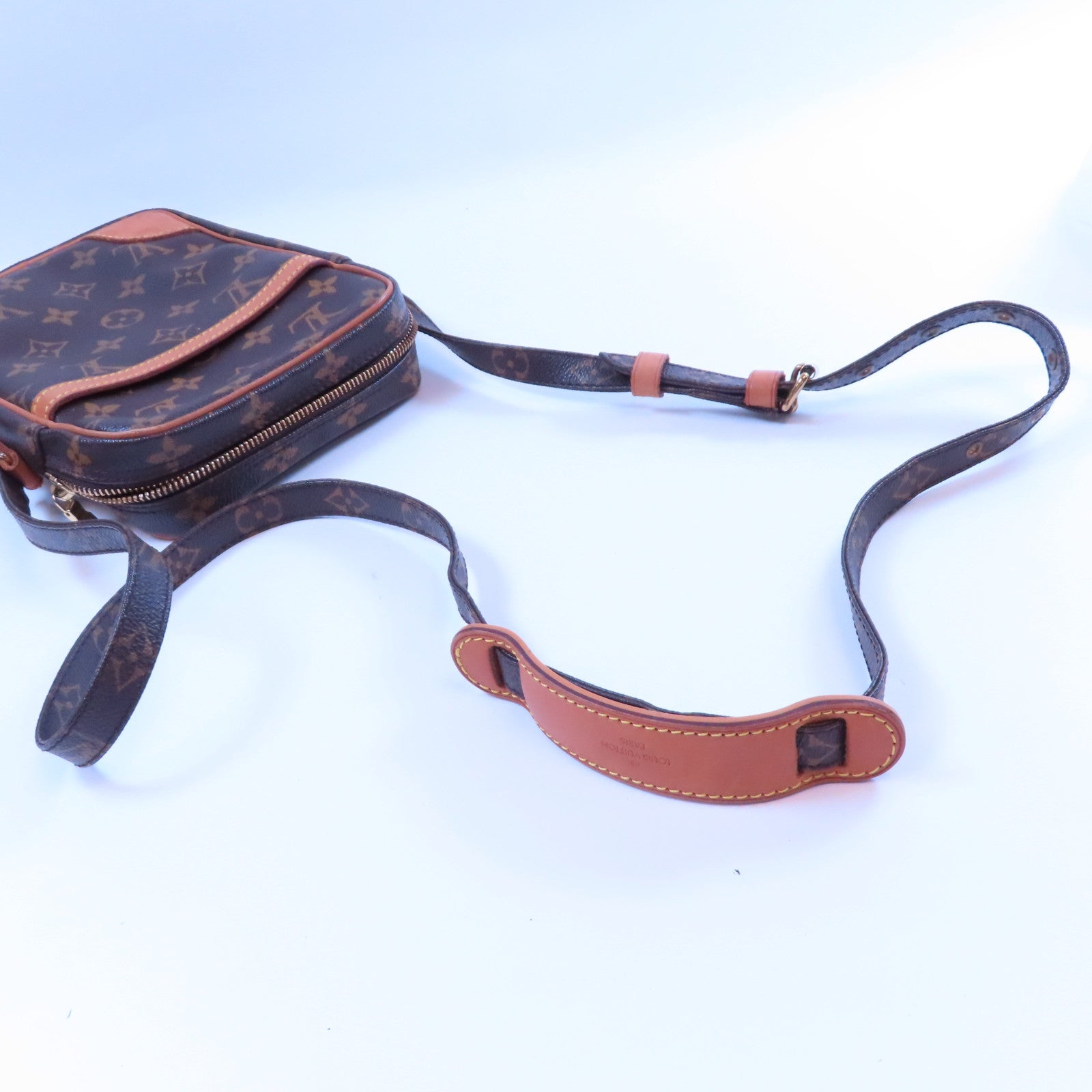 LOUIS VUITTON Monogram Danube金扣肩背袋啡色