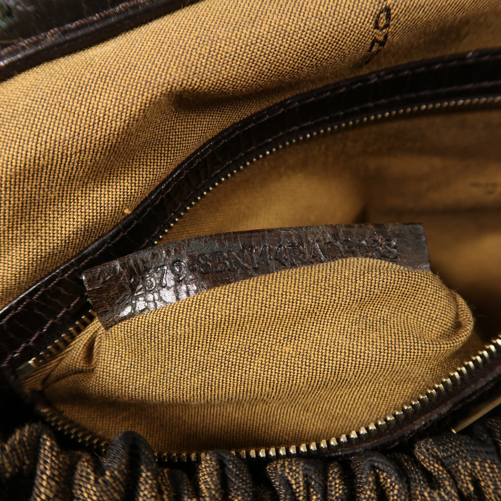 FENDI 帆布/牛皮皮革Hand Bag金扣手挽袋